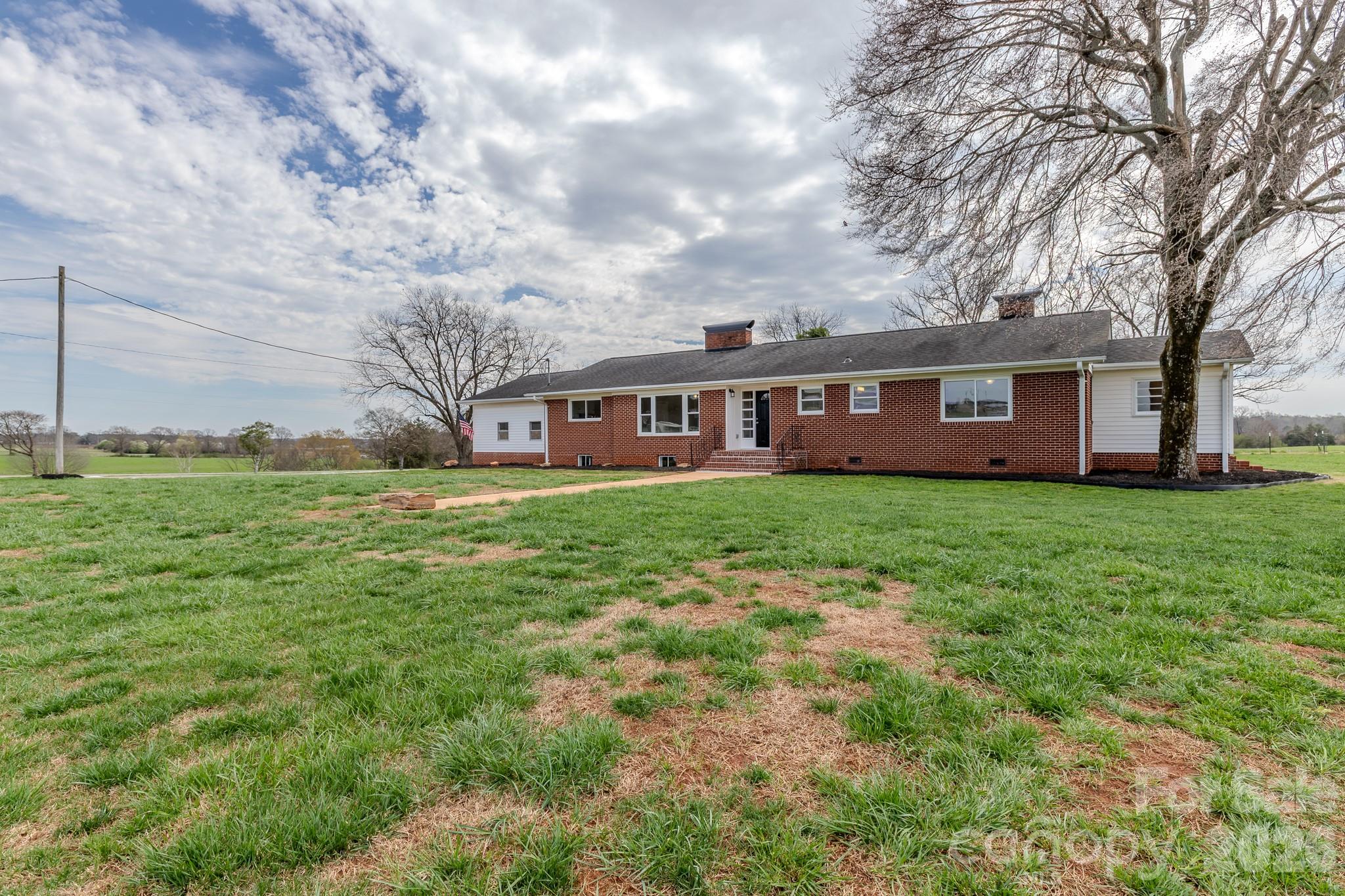 Single Family Residence at 1217 Daniels Road, Lincolnton, photo 2 of 31
