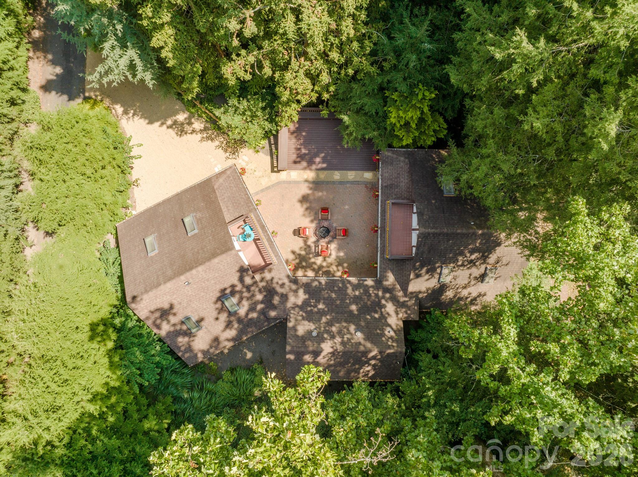 "Cottage Corner" guest quarters with large patio, deck and bathhouse with sauna. - 108 Lakewood Drive, Asheville