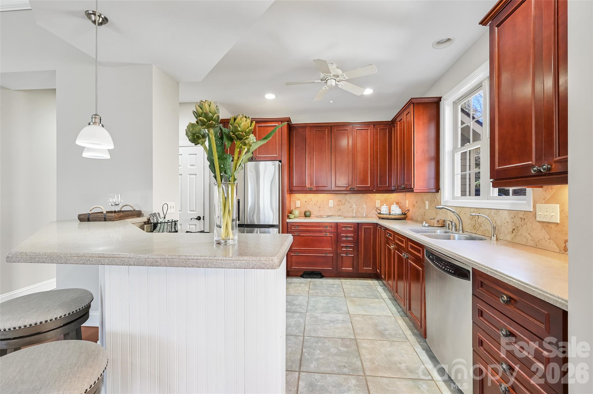 Single Family Residence at 43 S Kuykendall Court, Hendersonville, photo 13 of 36