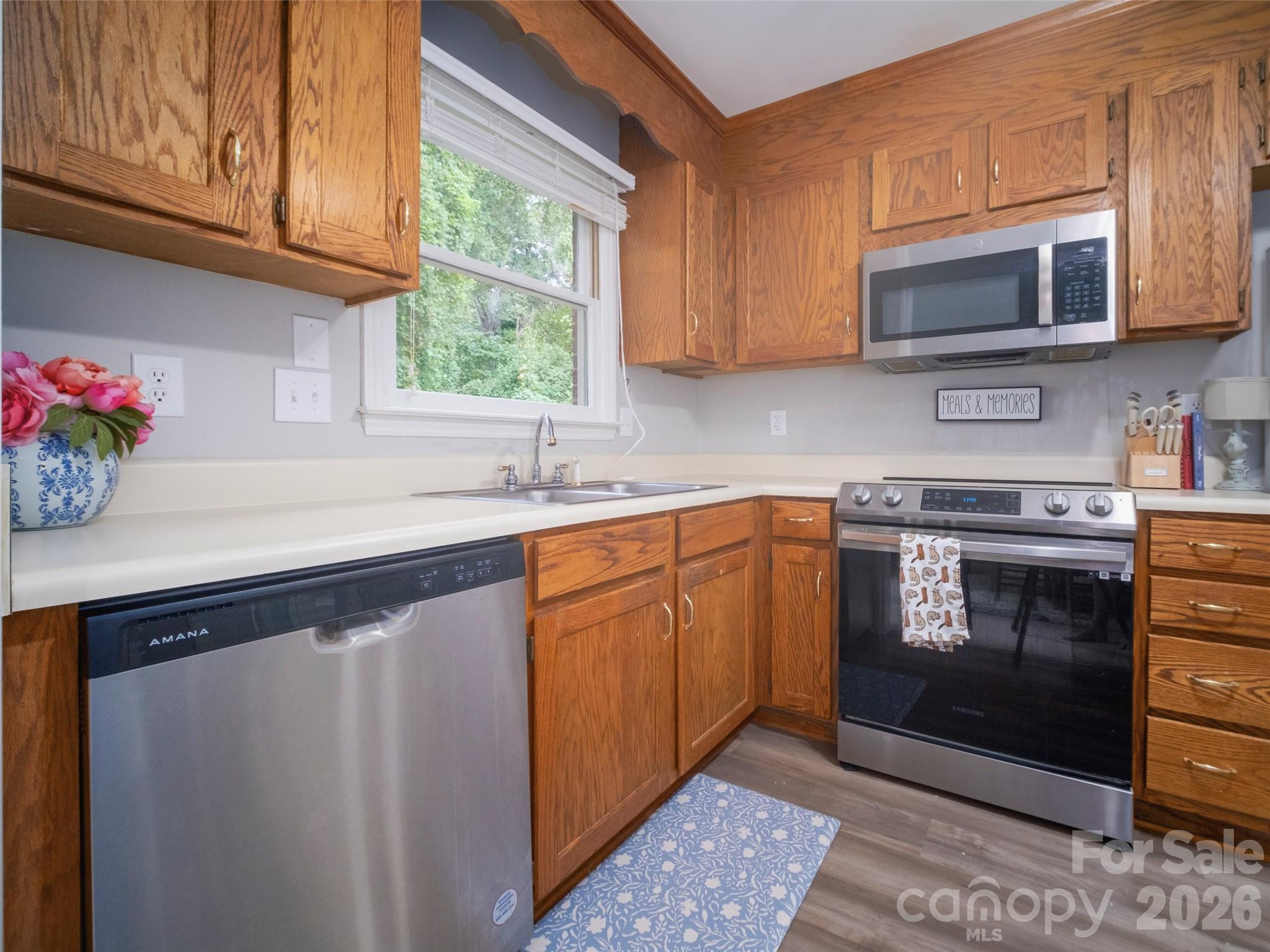 Kitchen with LVP flooring - 2039 Union Road, Gastonia