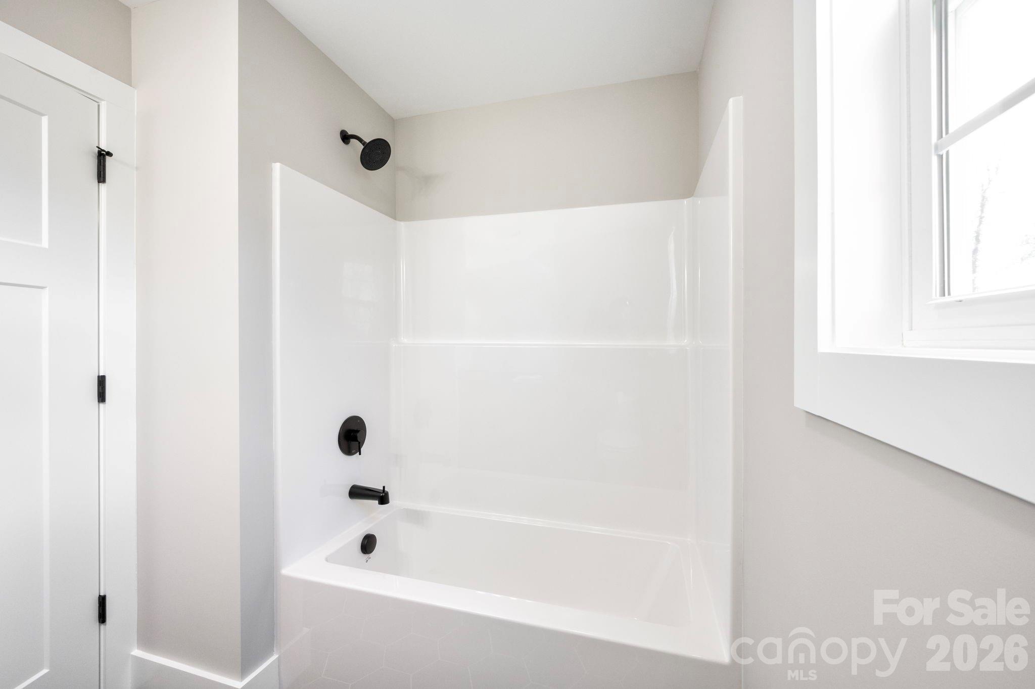 Full Bath Shower/Tub Combo - 9 Myrtle Lee Cove, Arden