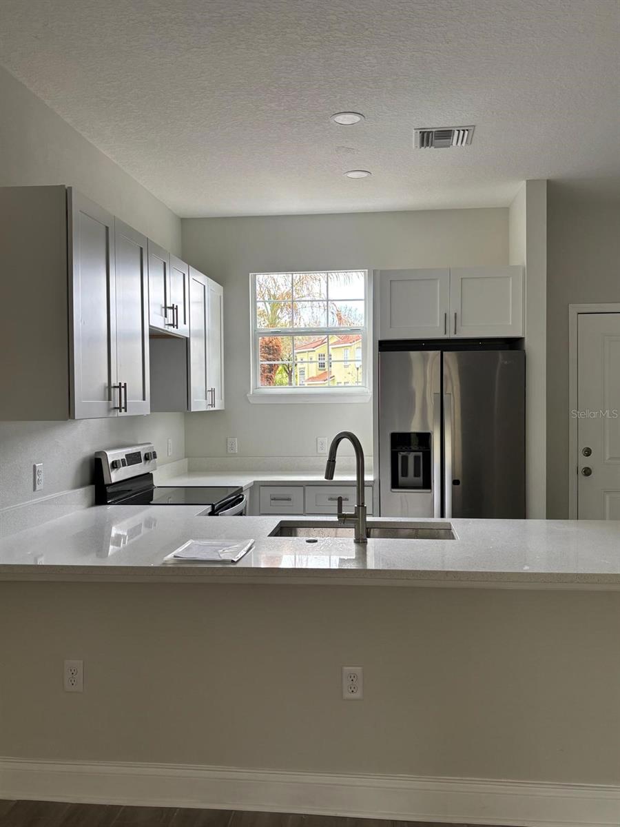 Townhouse at 427 MADISON CIR, DAVENPORT, photo 7 of 21