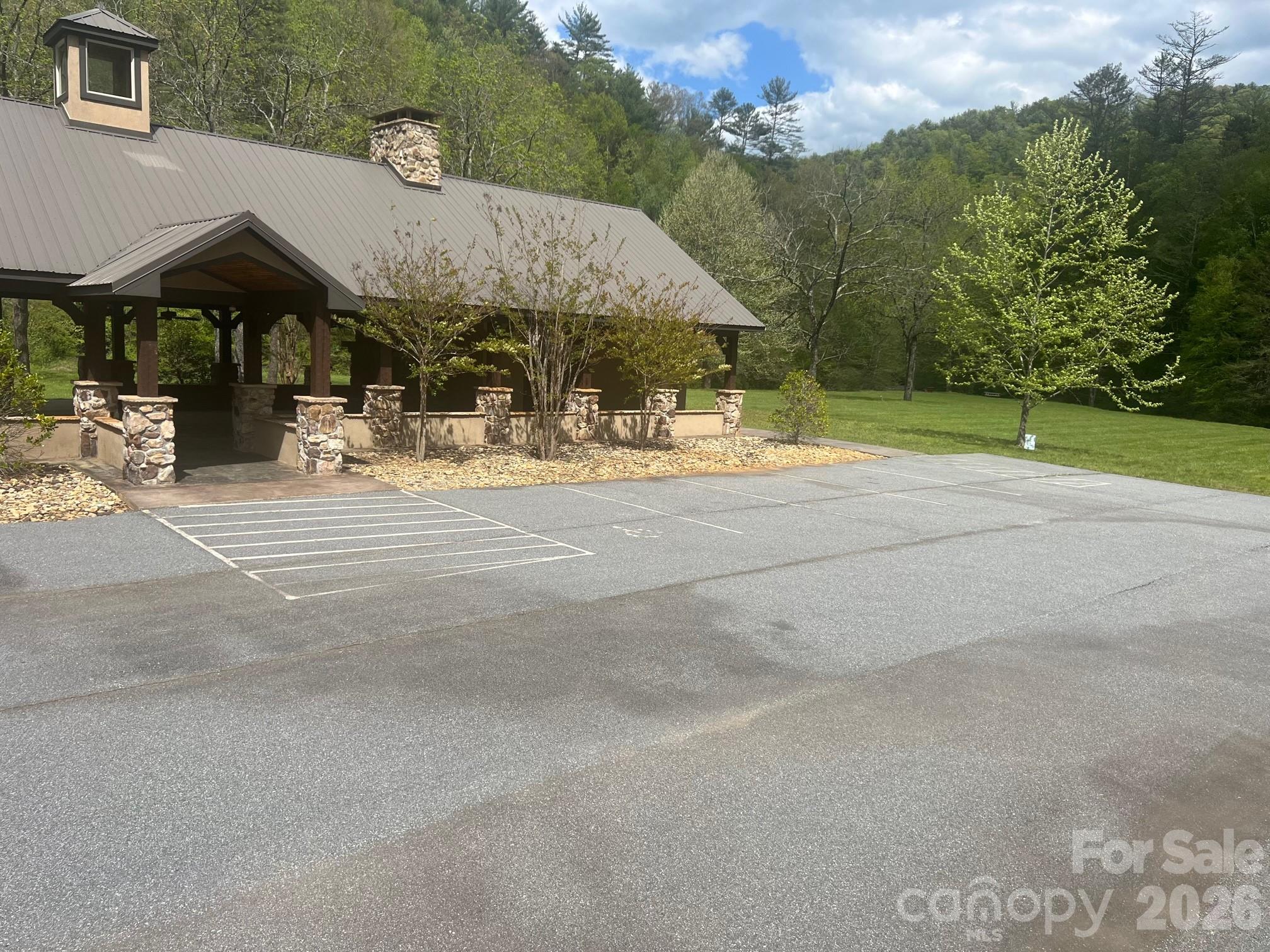 clubhouse - 531 Roca Vista Drive, Lenoir