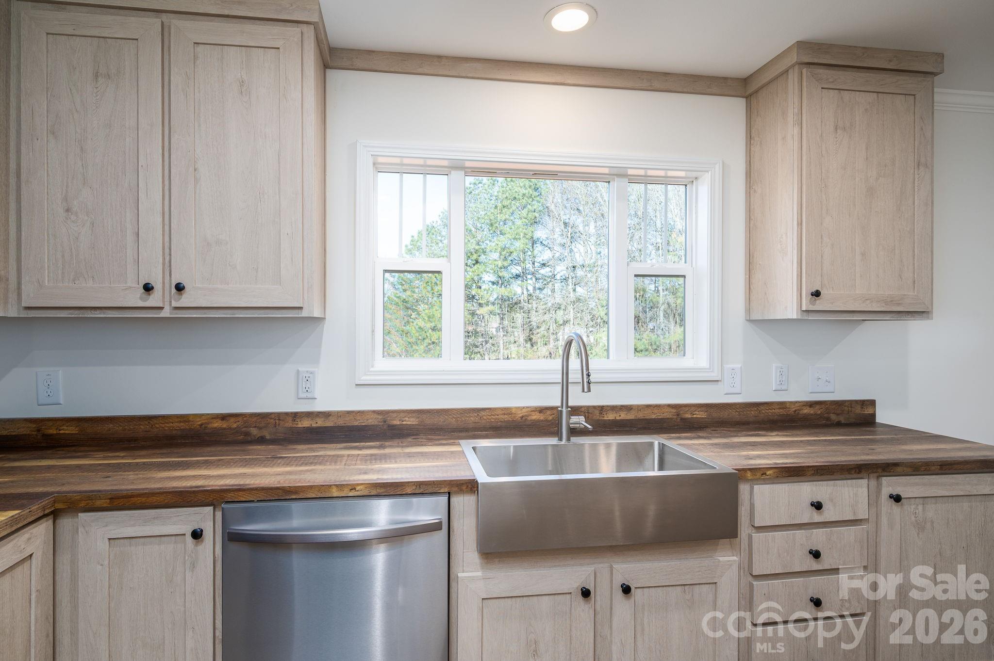 Kitchen - 808 W Eagleview Lane, Lawndale