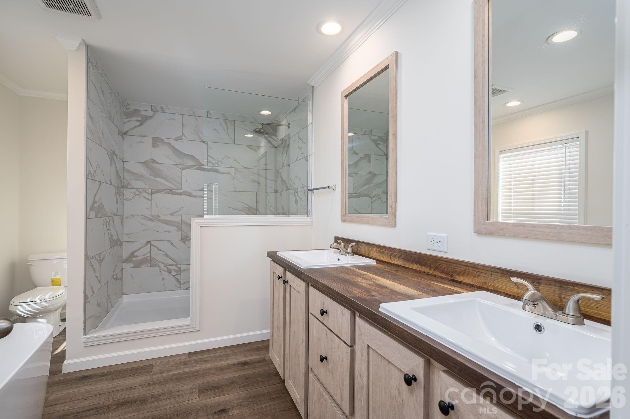 Primary Bathroom - 808 W Eagleview Lane, Lawndale
