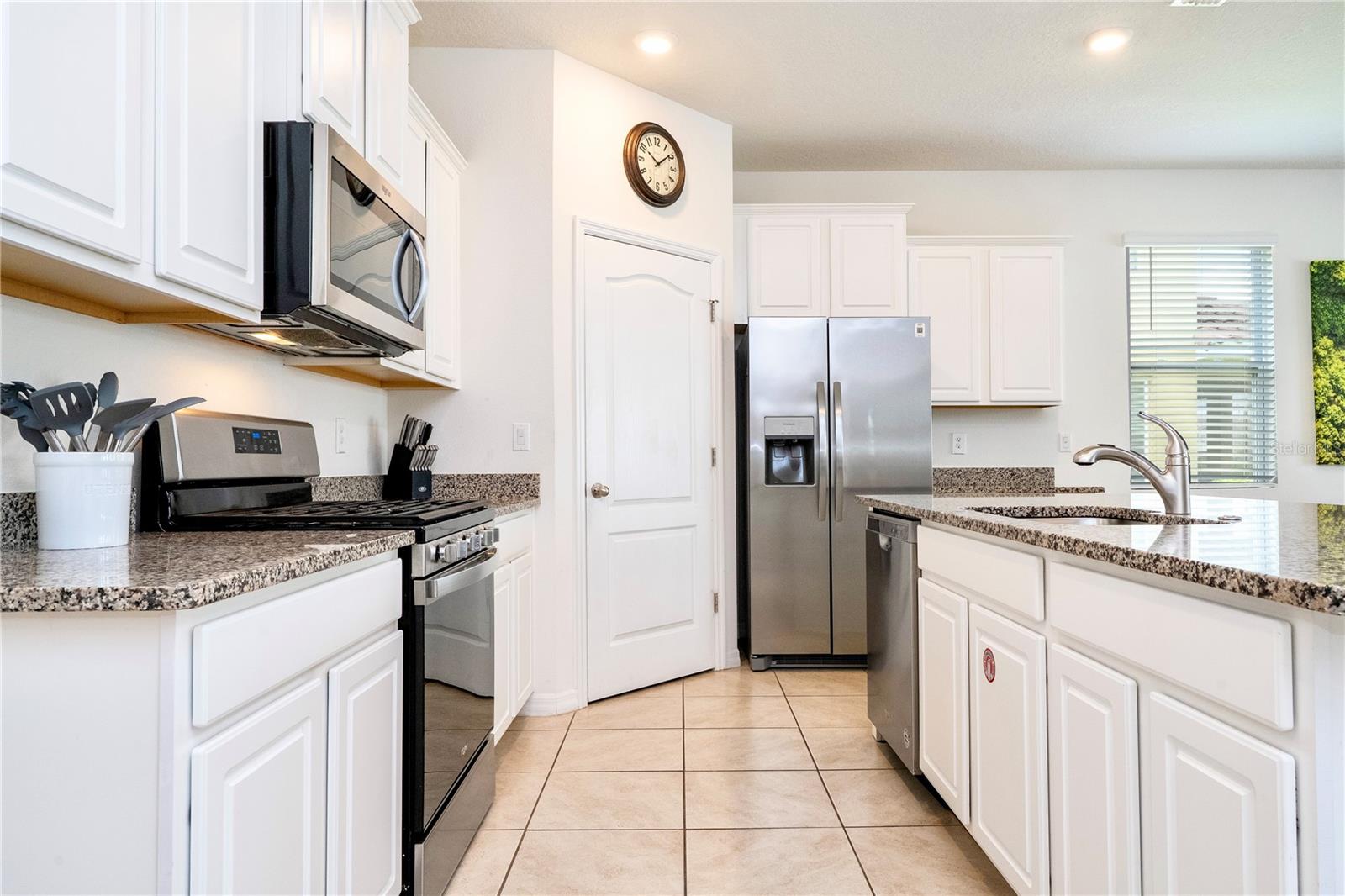 Kitchen - Stainless Steel appliances - 7560 OAKMOSS LOOP, DAVENPORT