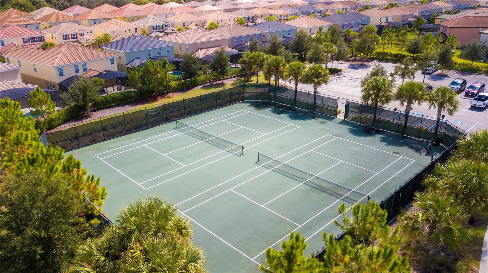 Tennis Couts - 7560 OAKMOSS LOOP, DAVENPORT