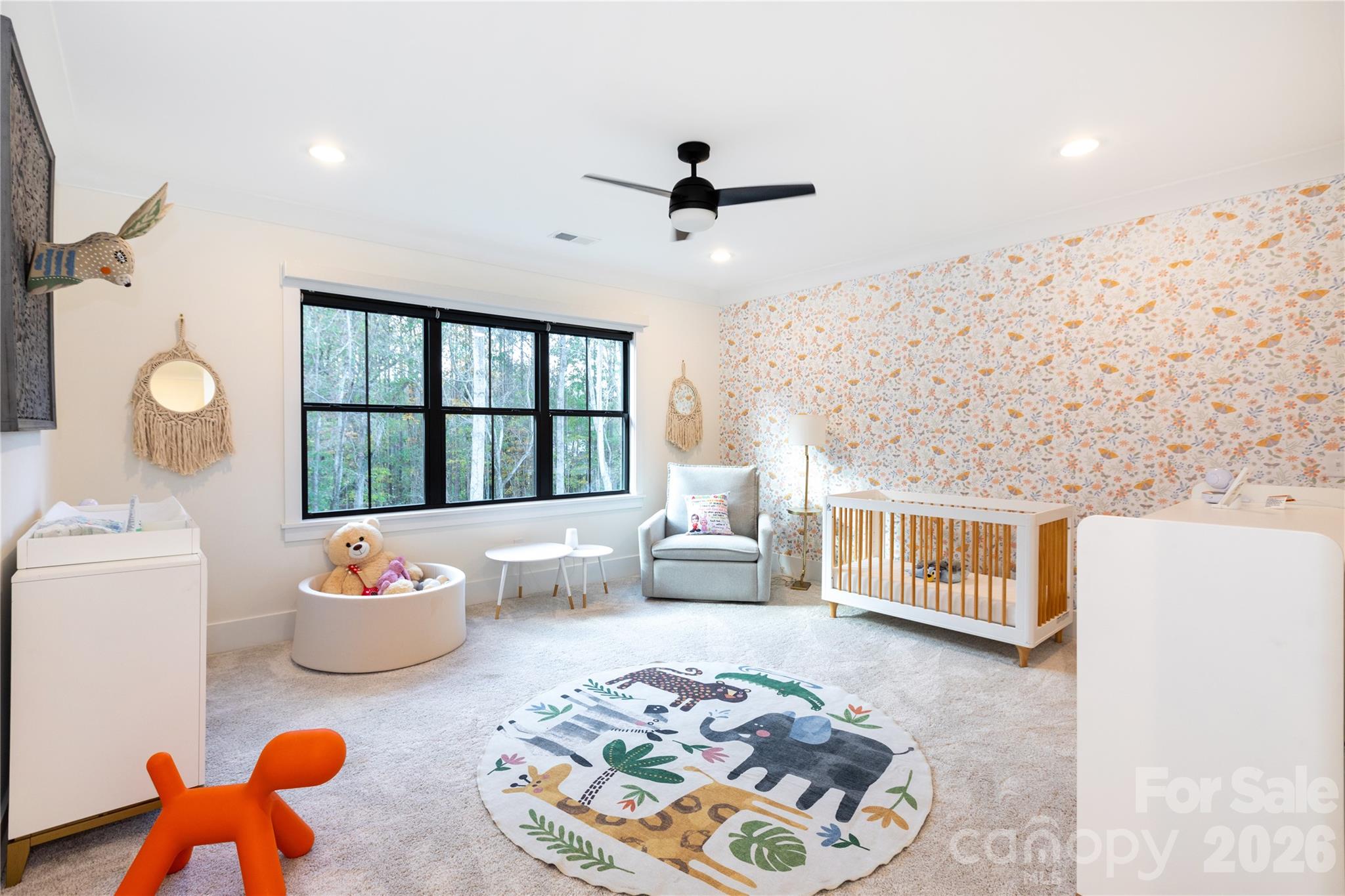 Second floor bedroom with ensuite bathroom - 124 Direct Drive, Mooresville
