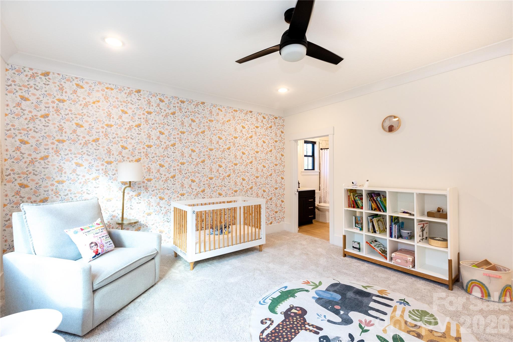 Second floor bedroom with ensuite bathroom - 124 Direct Drive, Mooresville