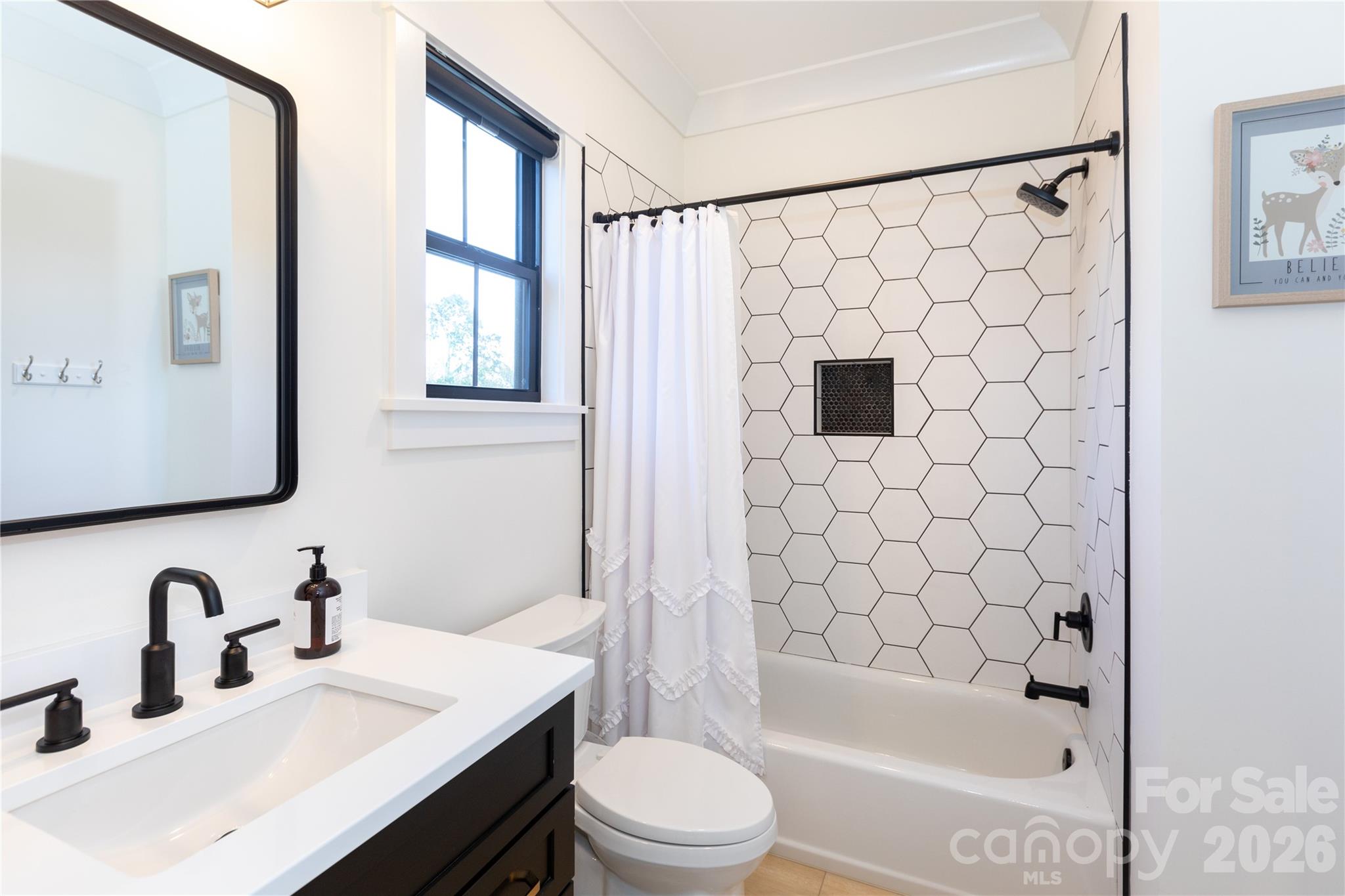 Ensuite bathroom - 124 Direct Drive, Mooresville