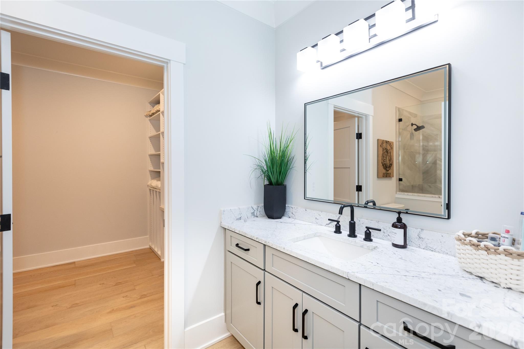 Suite bathroom - 124 Direct Drive, Mooresville