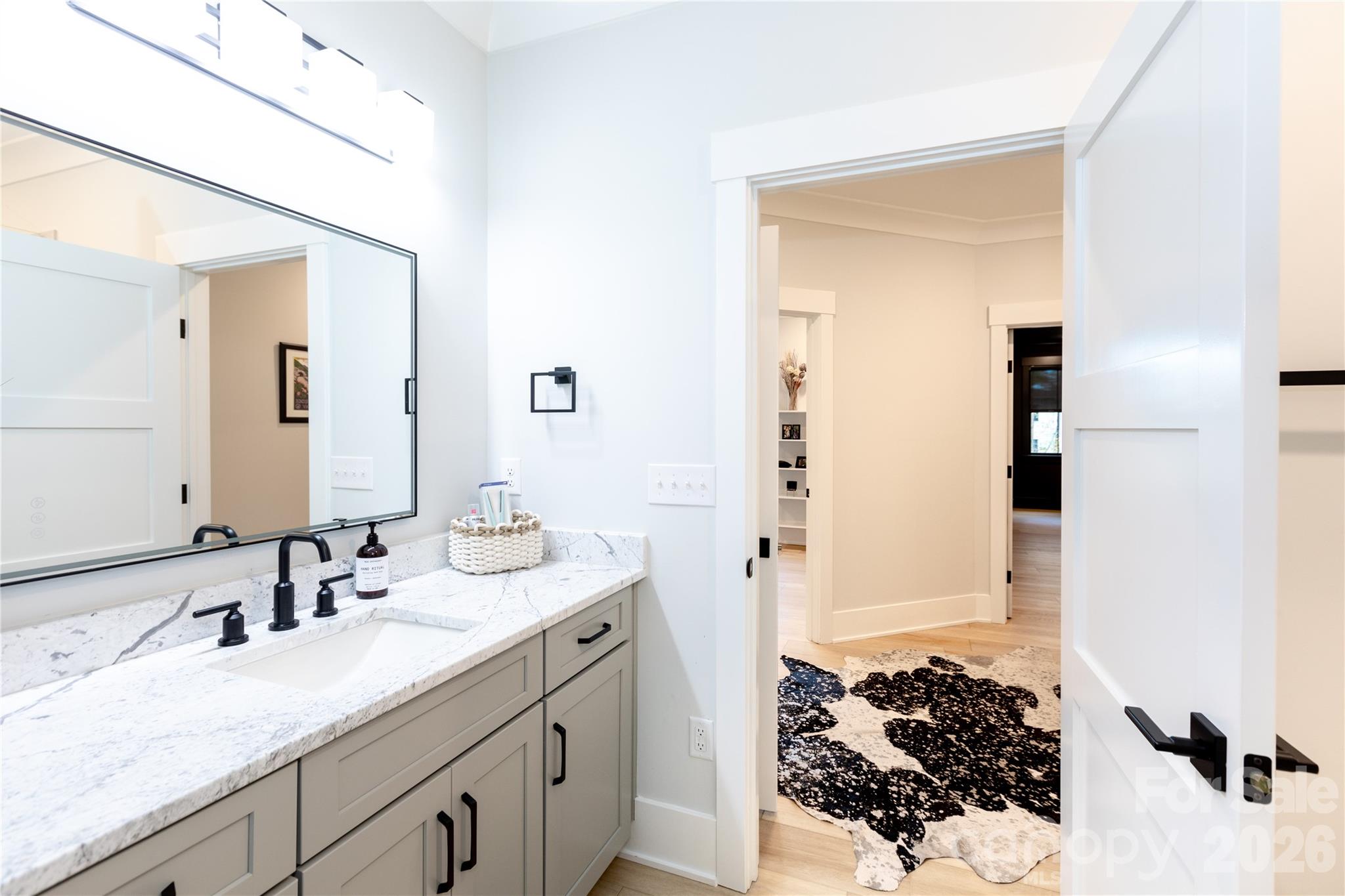 Suite bathroom - 124 Direct Drive, Mooresville