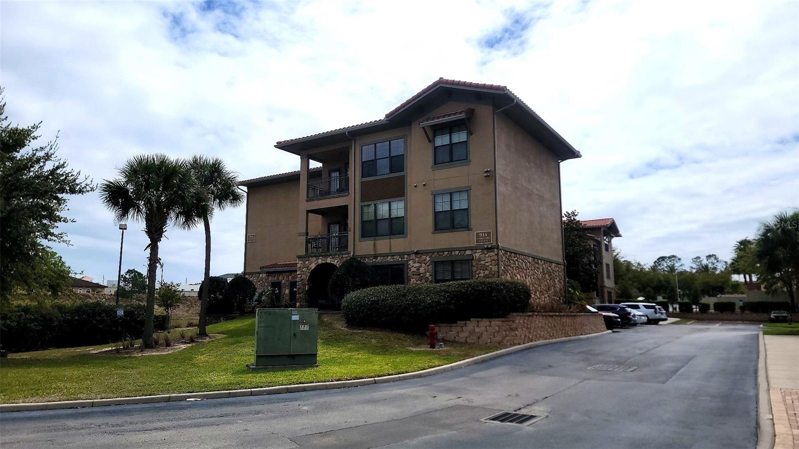 Condominium at 914 CHARO PKWY #123, DAVENPORT, photo 2 of 50