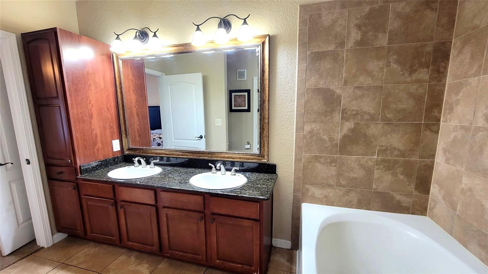 Condominium at 914 CHARO PKWY #123, DAVENPORT, photo 16 of 50