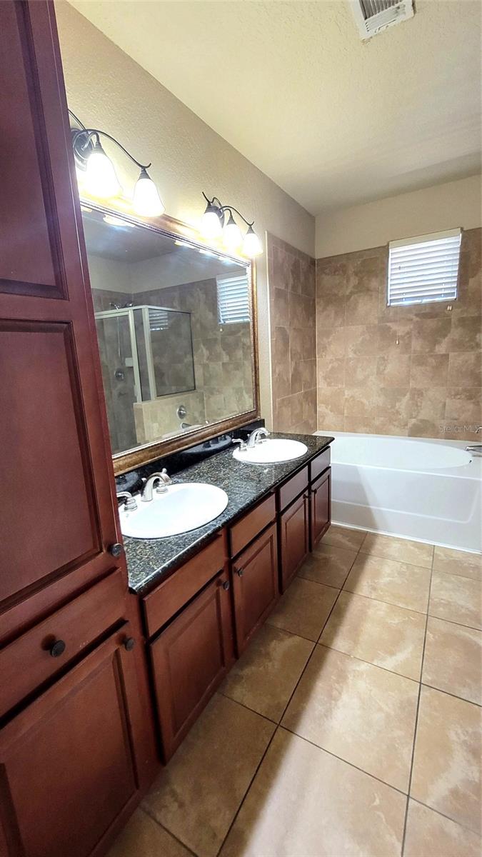 Condominium at 914 CHARO PKWY #123, DAVENPORT, photo 17 of 50