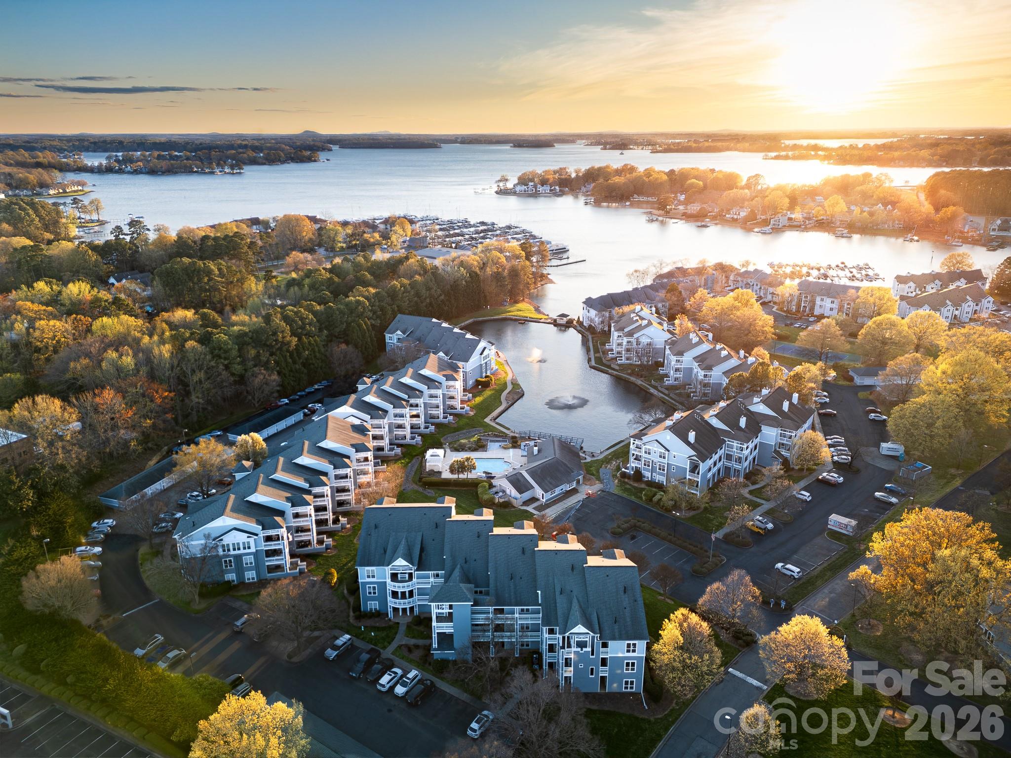 Condominium at 18824 Nautical Drive, Cornelius, photo 2 of 44