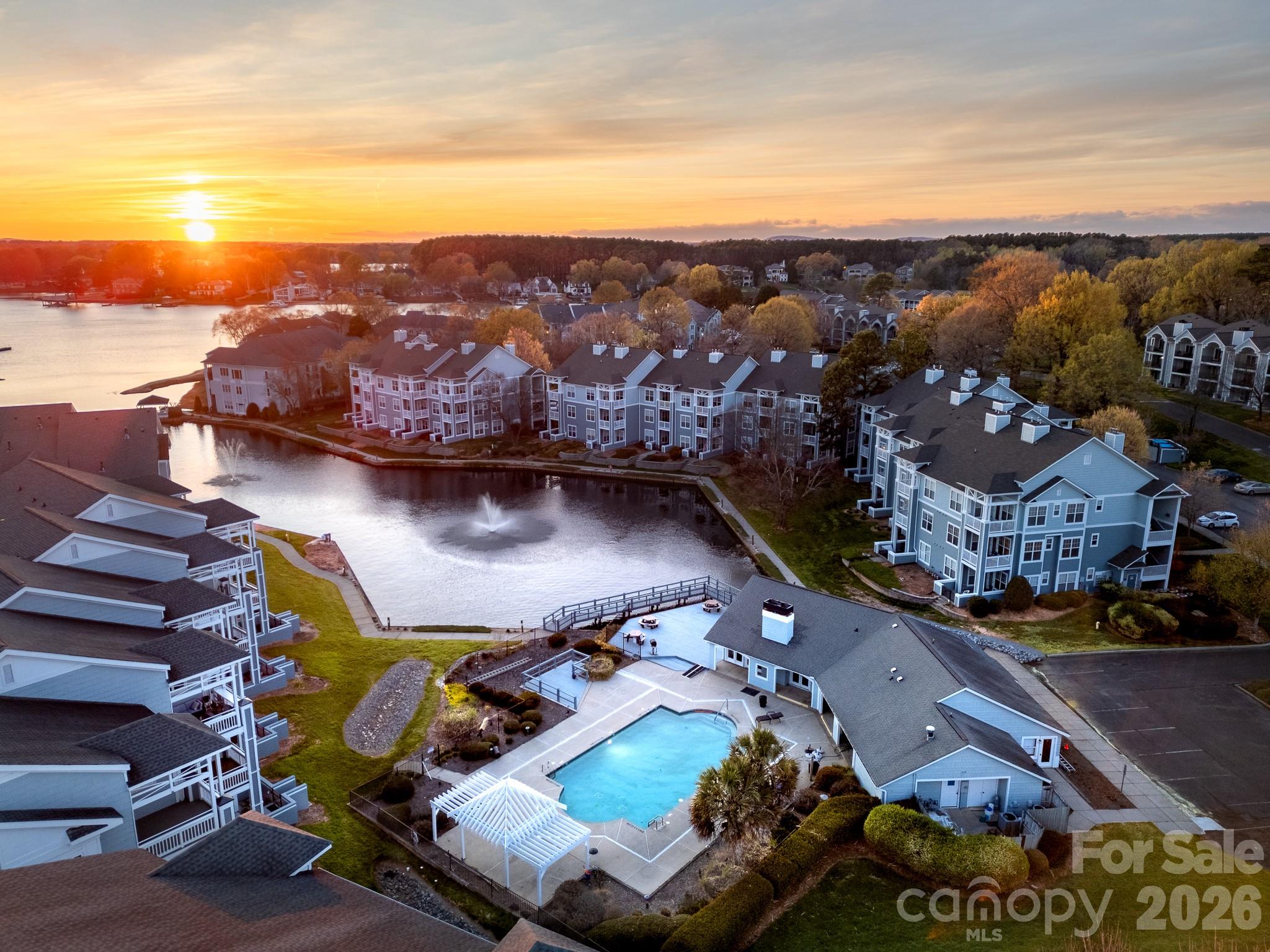 Condominium at 18824 Nautical Drive, Cornelius, photo 3 of 44