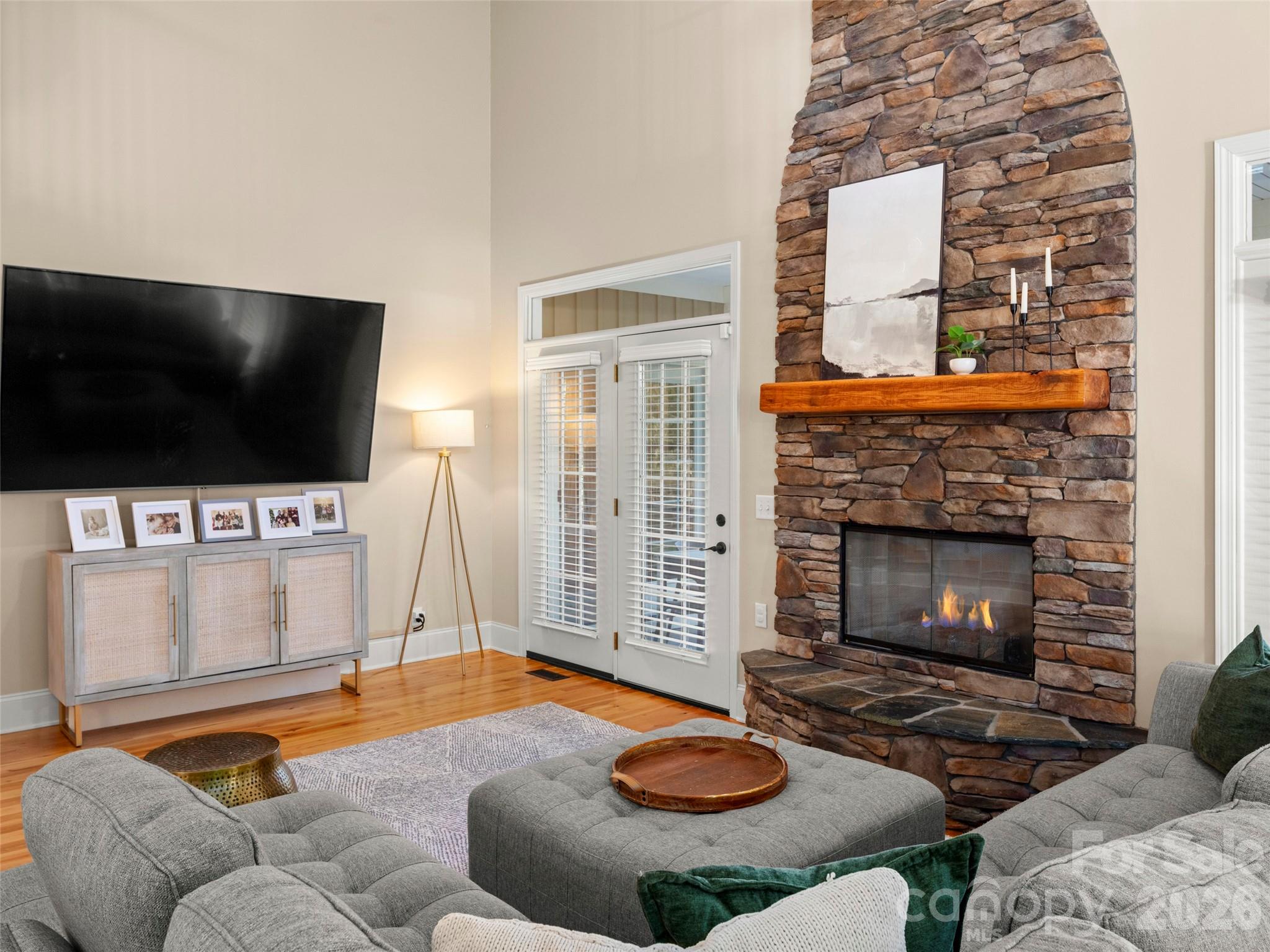Single Family Residence at 47 Ledgestone Drive, Fairview, photo 6 of 35