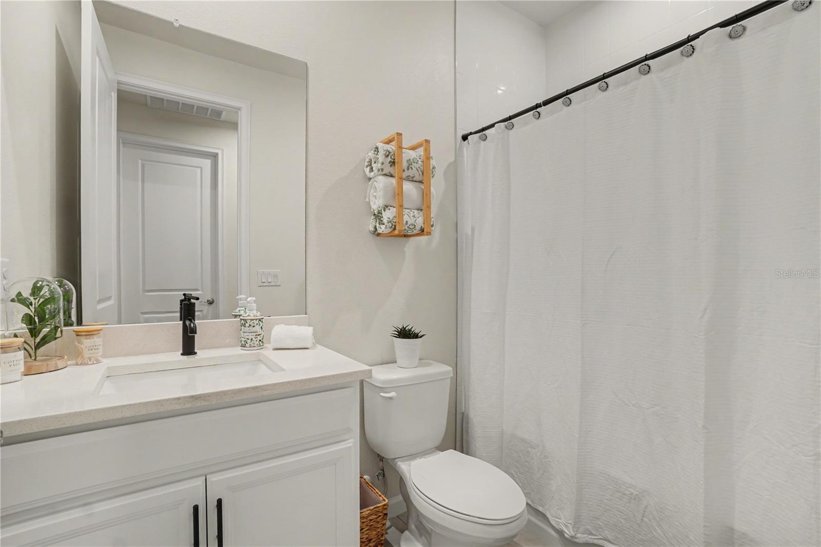Single Family Residence at 18065 GRAND PROSPERITY DR, VENICE, photo 17 of 36