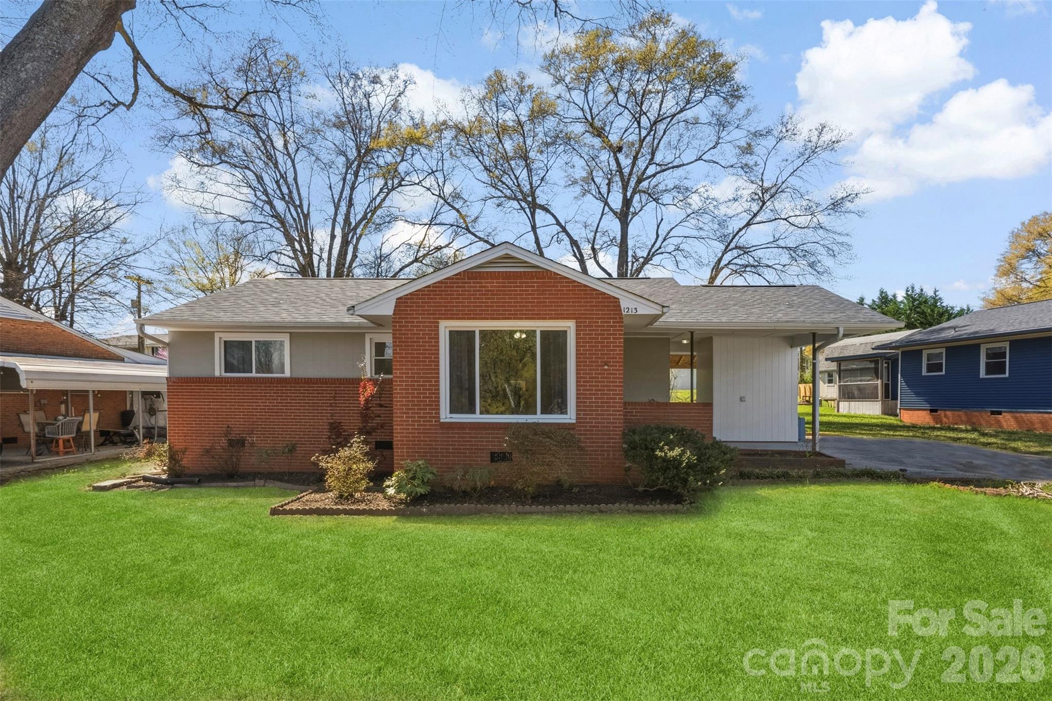 1213 E Park Drive