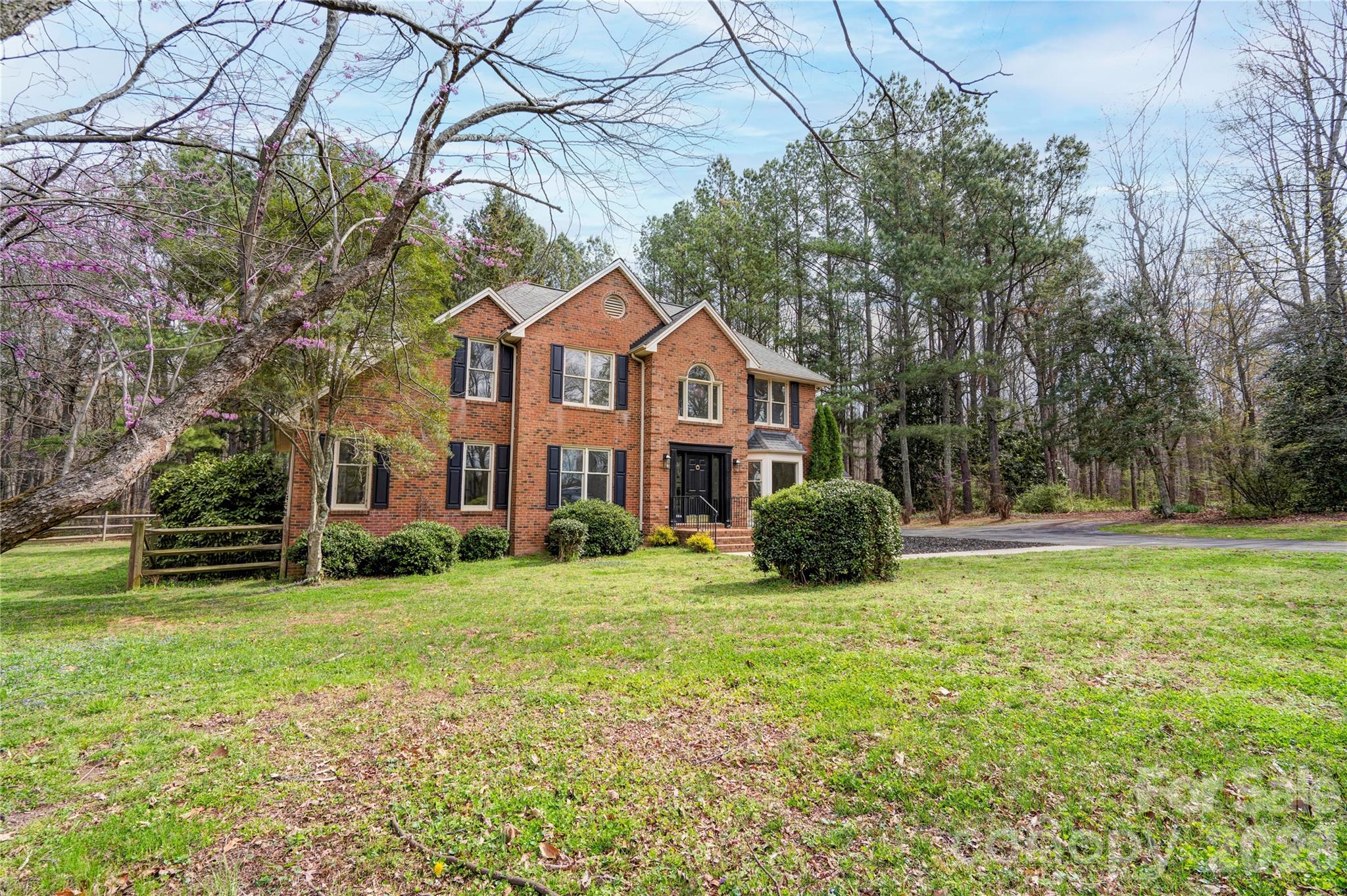 Single Family Residence at 124 Gold Run Court, Kings Mountain, photo 3 of 40