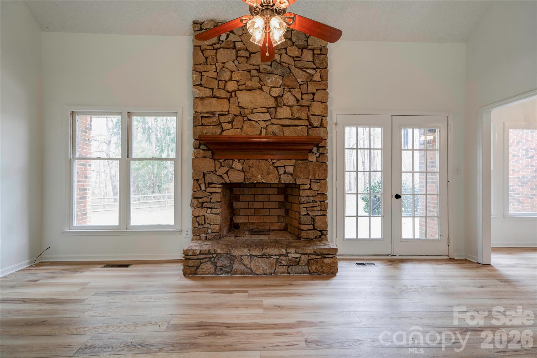 Family Room - 124 Gold Run Court, Kings Mountain