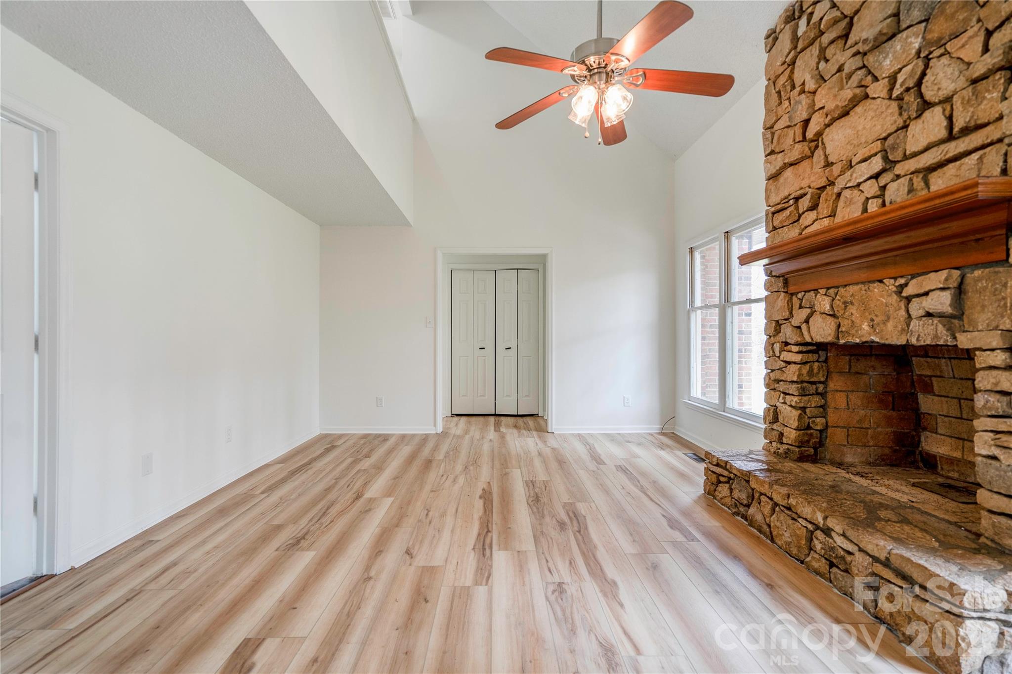 Family Room - 124 Gold Run Court, Kings Mountain