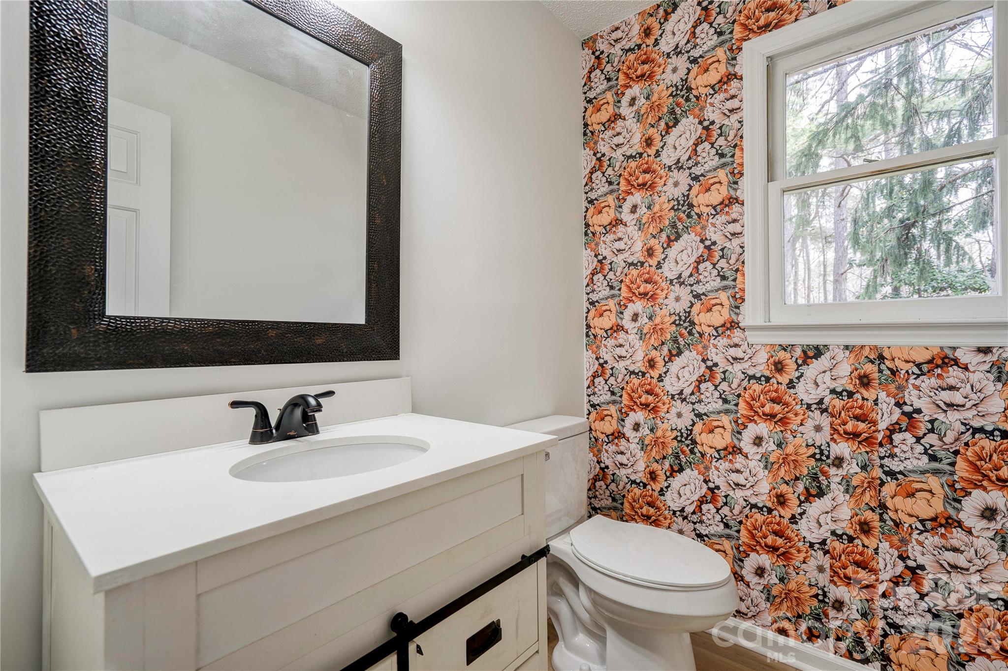 Powder Room - 124 Gold Run Court, Kings Mountain
