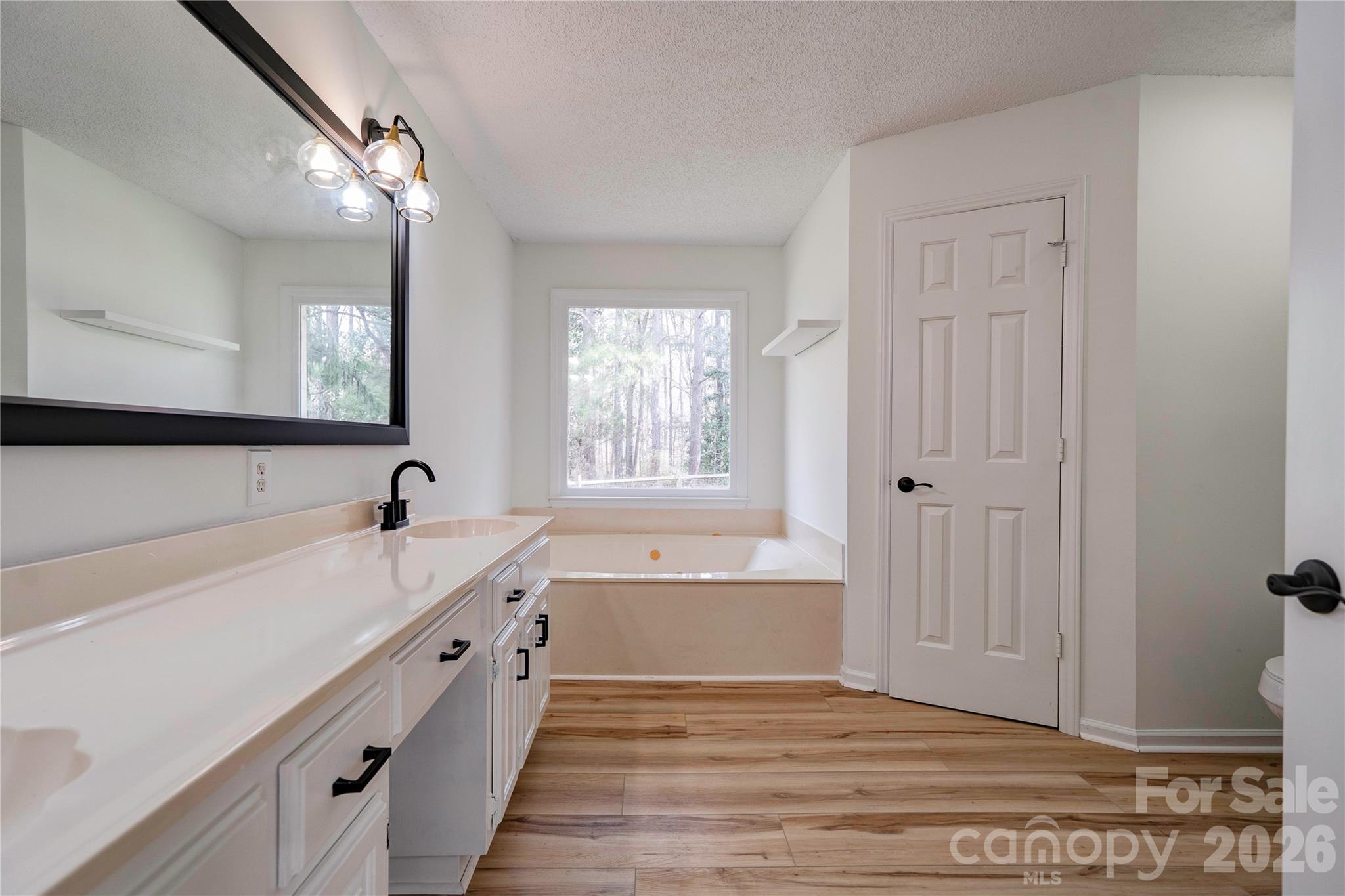 Primary Bathroom - 124 Gold Run Court, Kings Mountain