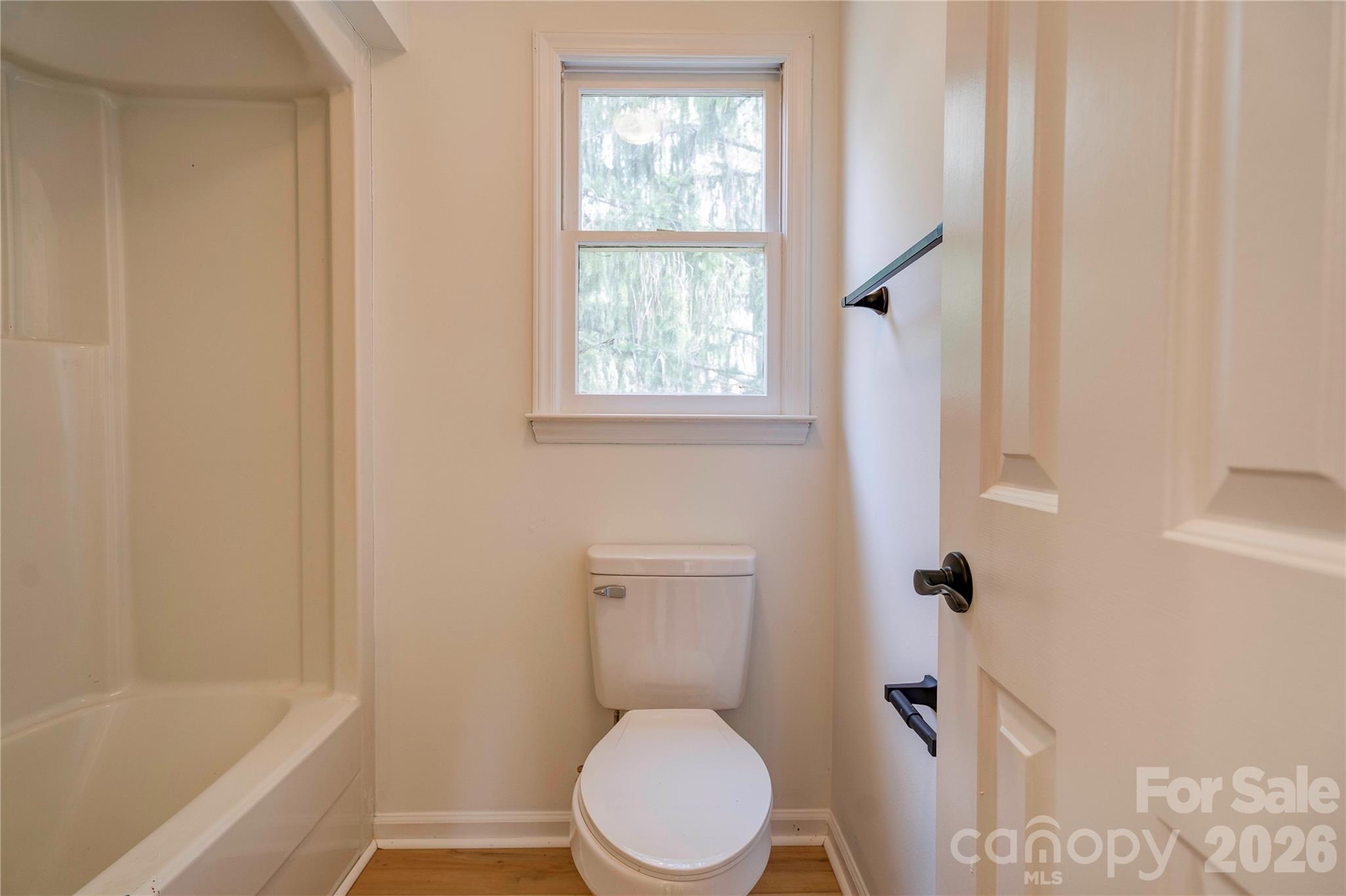 Upstairs Bath - 124 Gold Run Court, Kings Mountain
