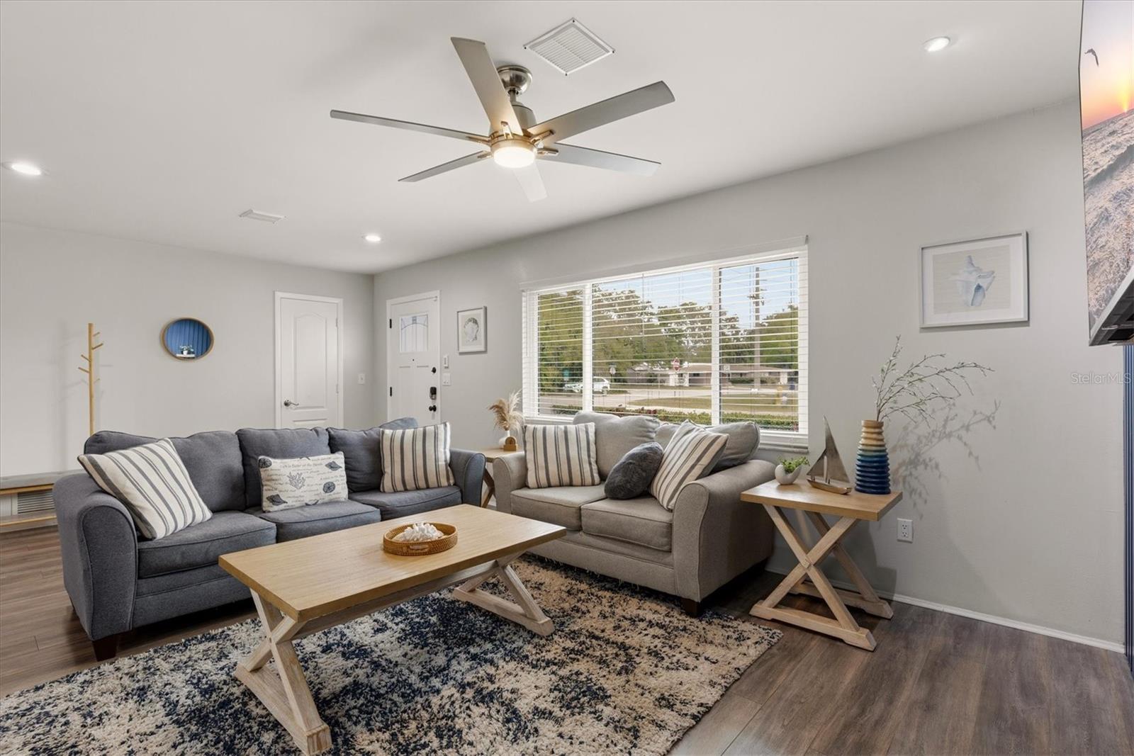 Single Family Residence at 3310 SIESTA DR, VENICE, photo 9 of 55