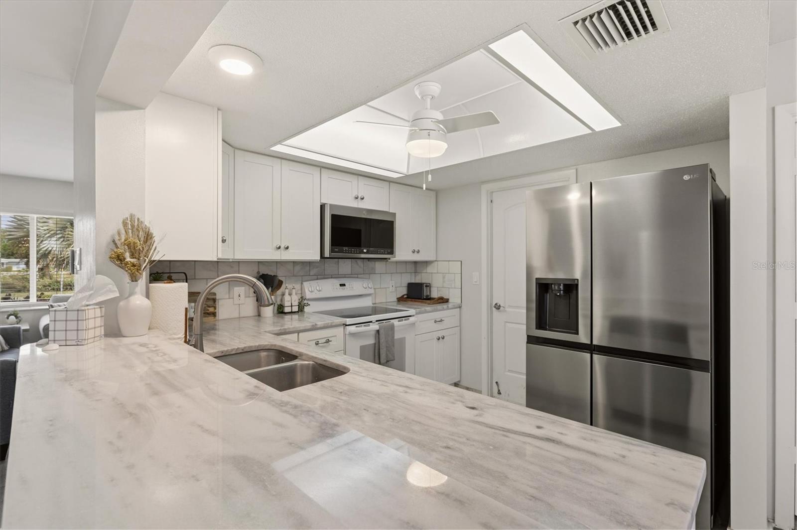 Single Family Residence at 3310 SIESTA DR, VENICE, photo 13 of 55