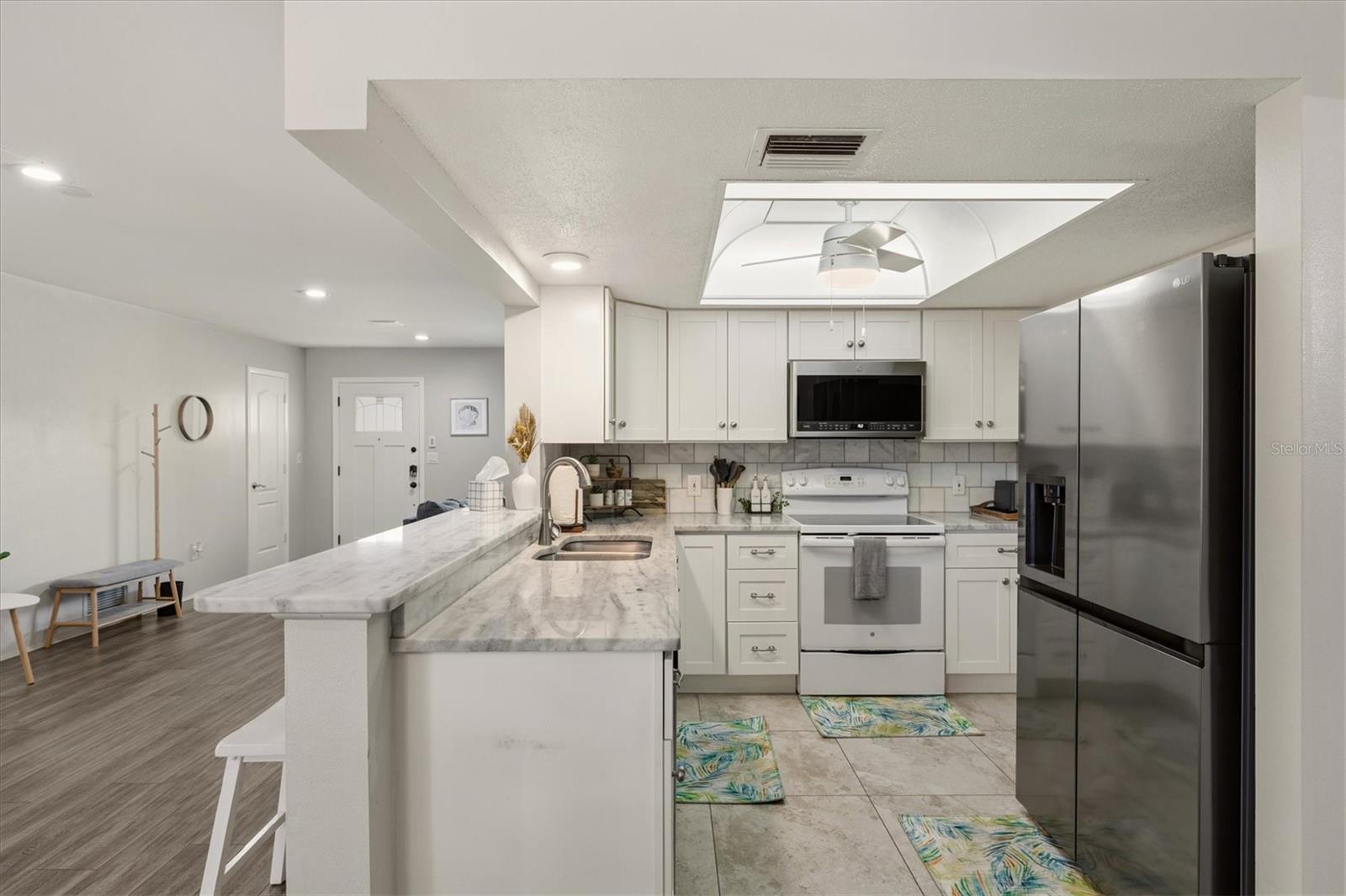 Single Family Residence at 3310 SIESTA DR, VENICE, photo 14 of 55