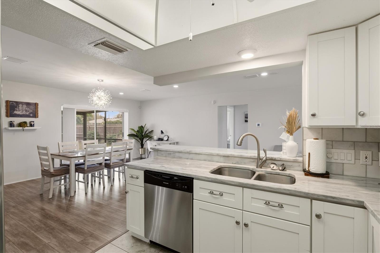 Single Family Residence at 3310 SIESTA DR, VENICE, photo 15 of 55