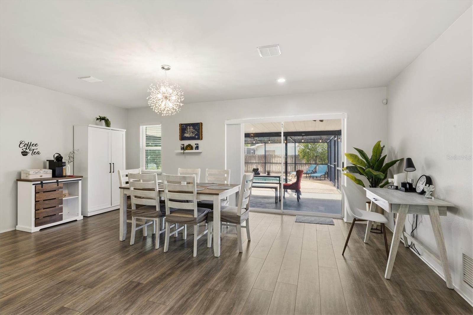 Single Family Residence at 3310 SIESTA DR, VENICE, photo 16 of 55