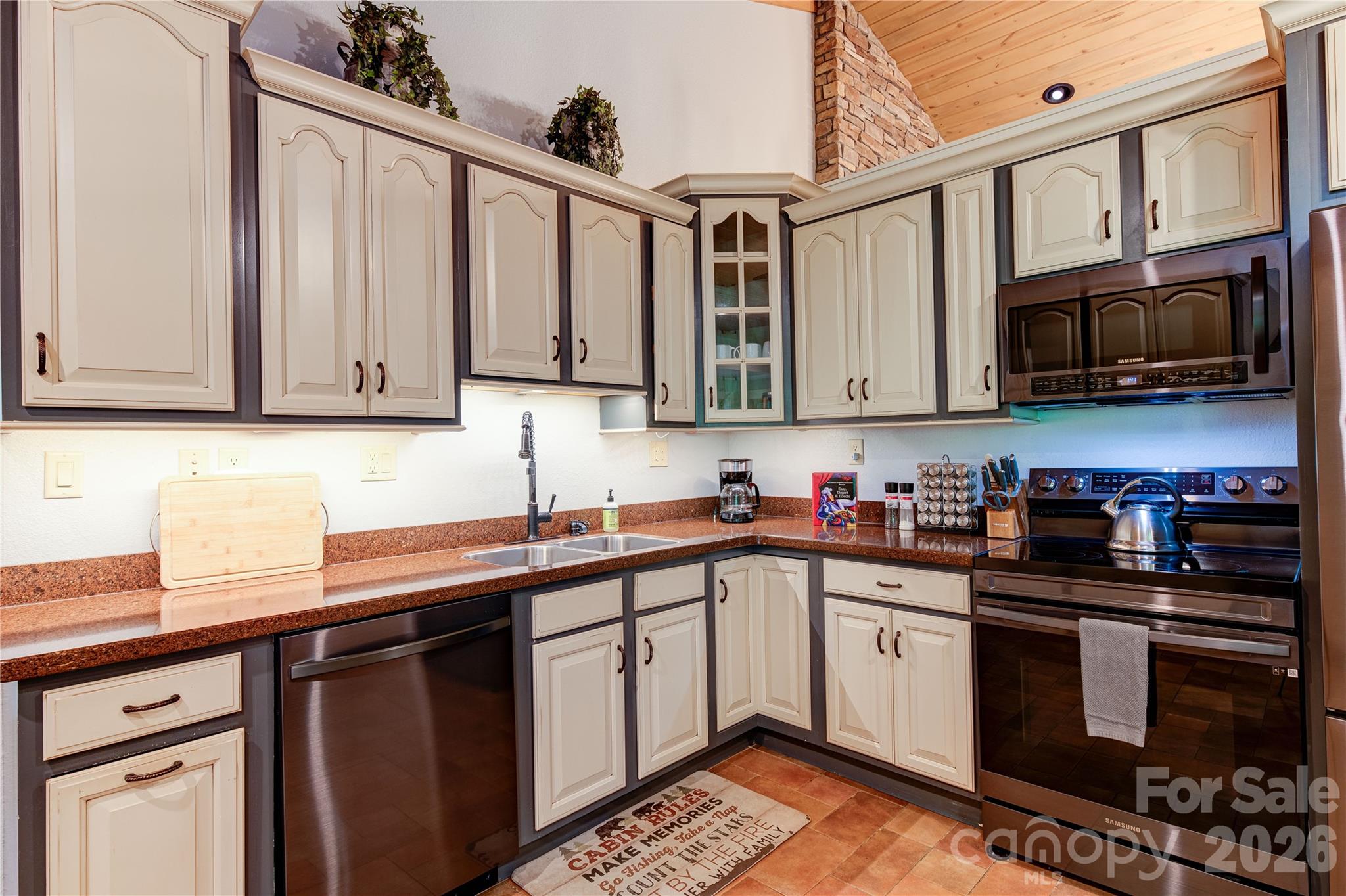 Single Family Residence at 97 Circle E Ranch Road, Burnsville, photo 10 of 46