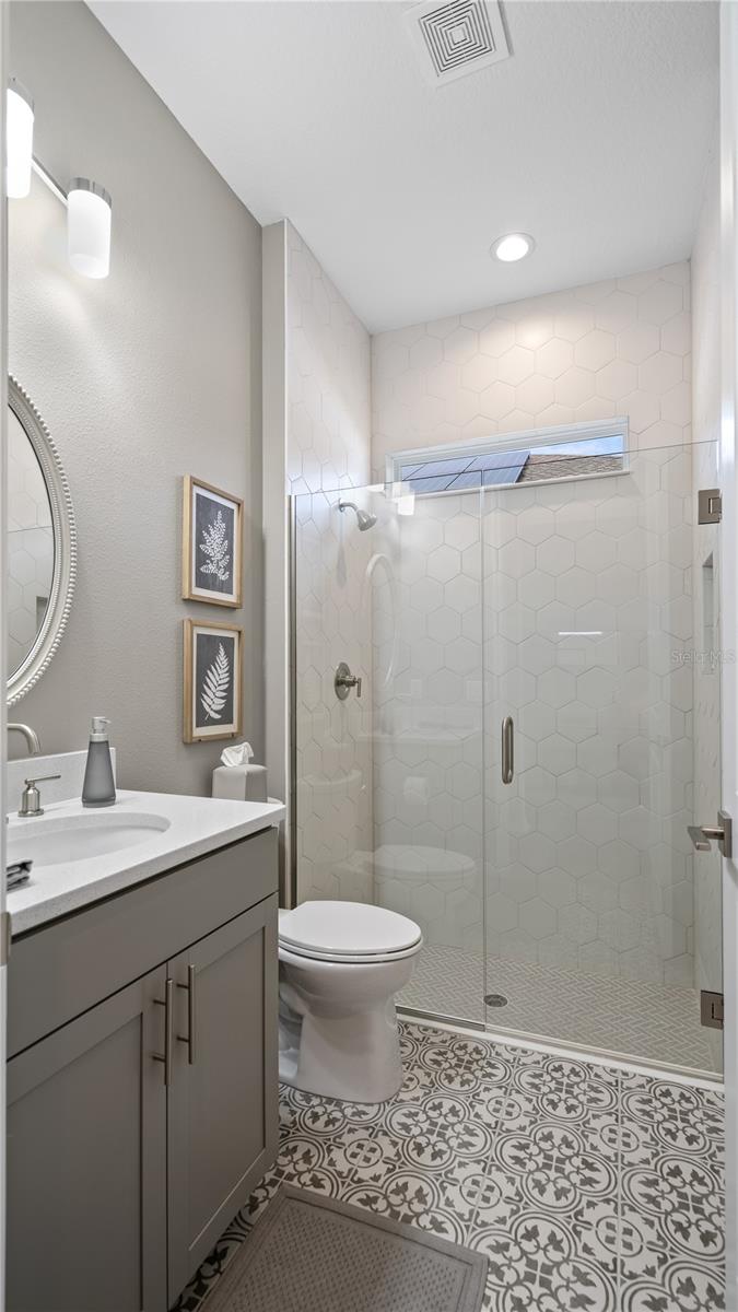 GUEST FULL BATH - 7774 FOUR SEASONS BLVD, KISSIMMEE