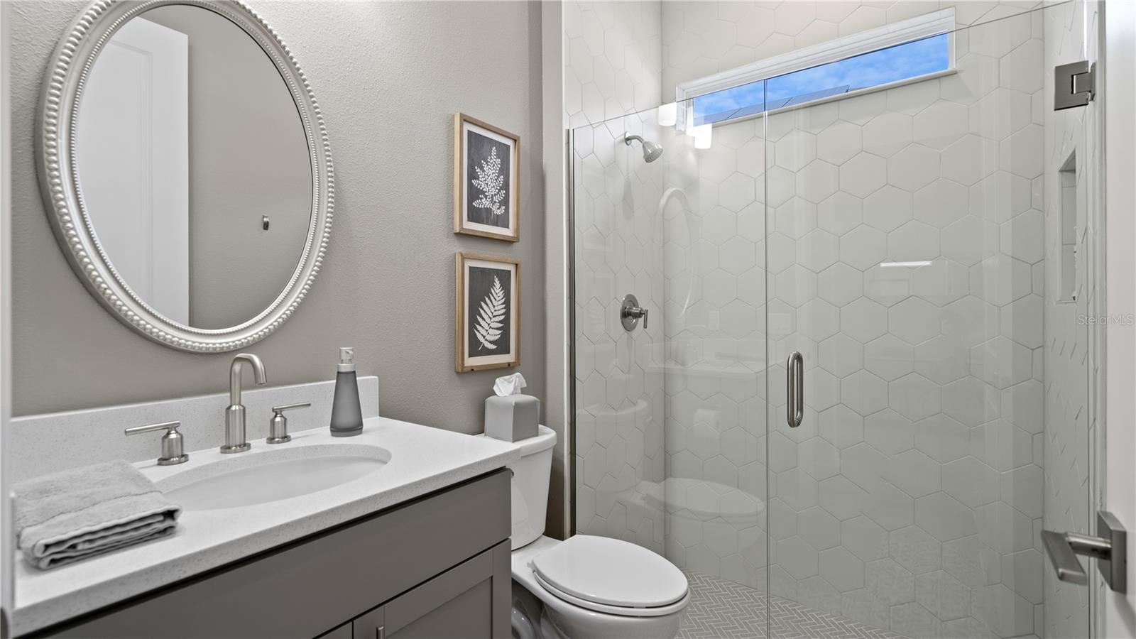 GUEST FULL BATH - 7774 FOUR SEASONS BLVD, KISSIMMEE