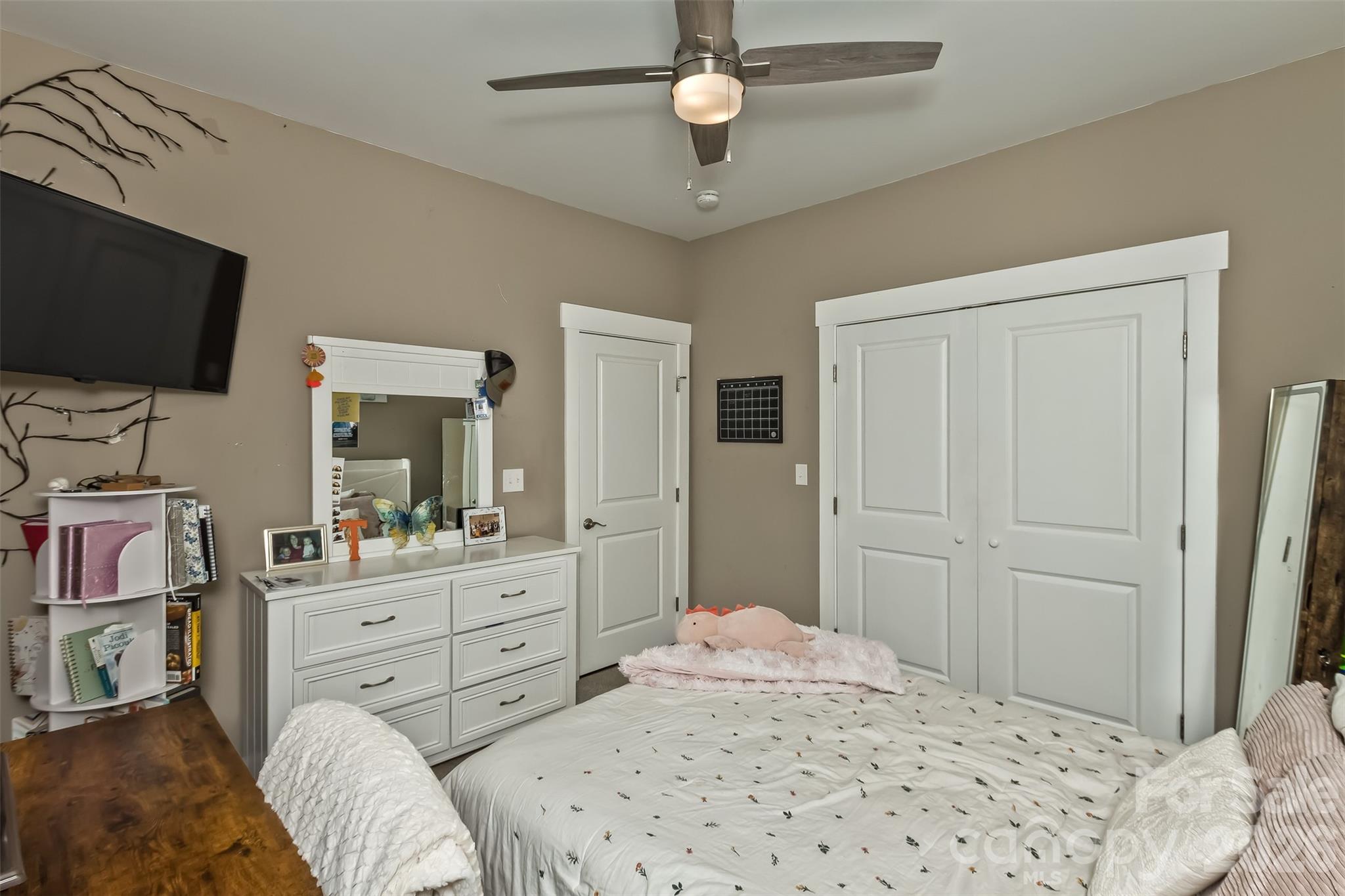 Main Floor bedroom - 46 Carden Drive, Weaverville
