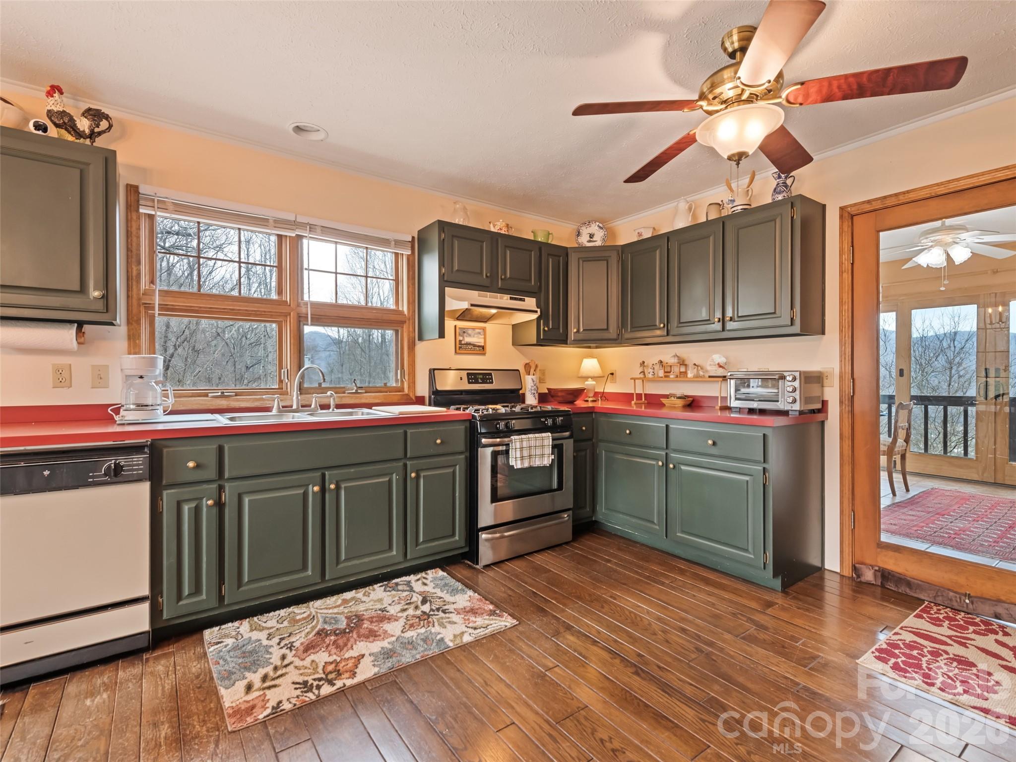 Single Family Residence at 415 Treetop Lane, Waynesville, photo 14 of 47