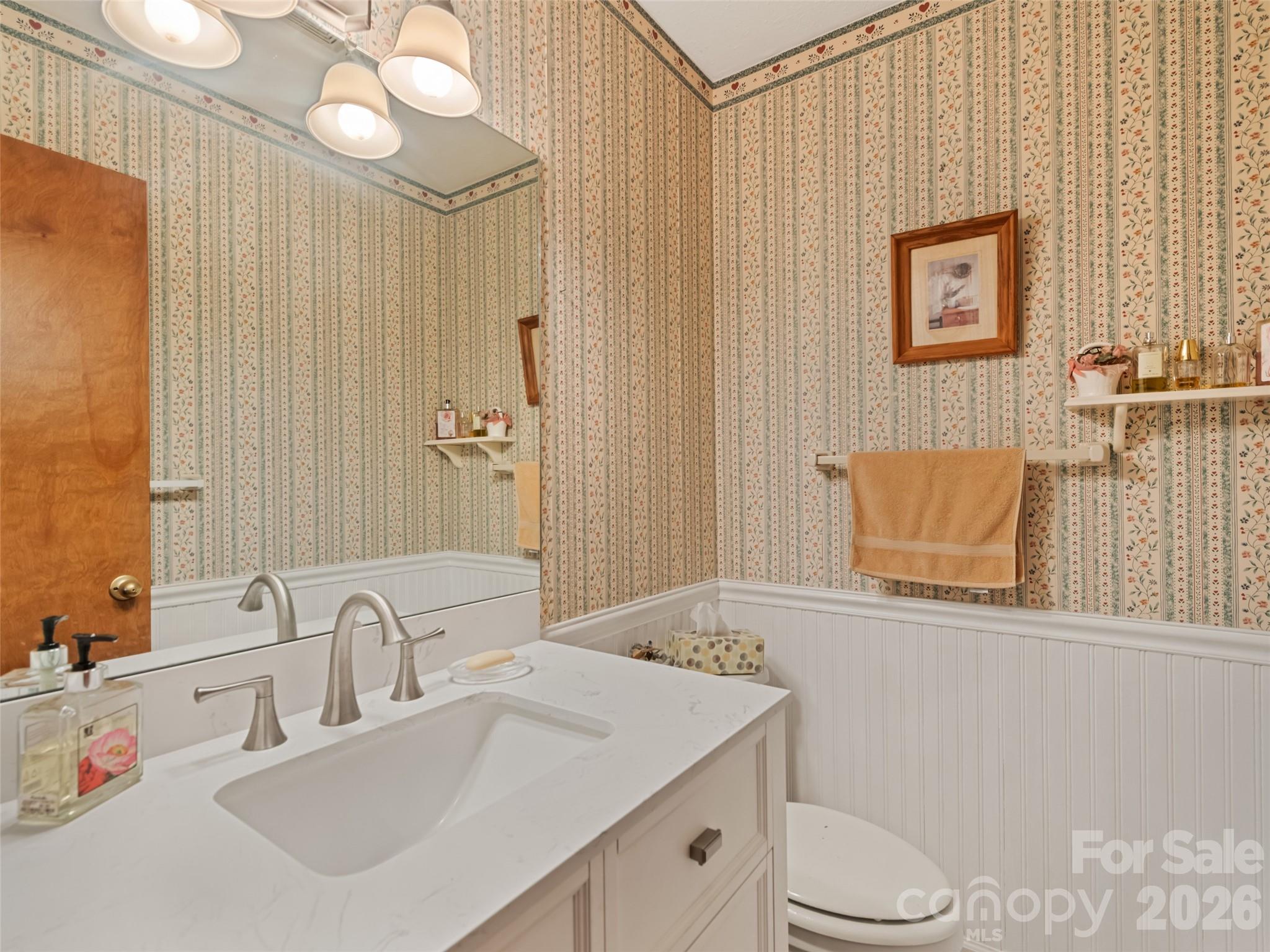 Single Family Residence at 415 Treetop Lane, Waynesville, photo 19 of 47