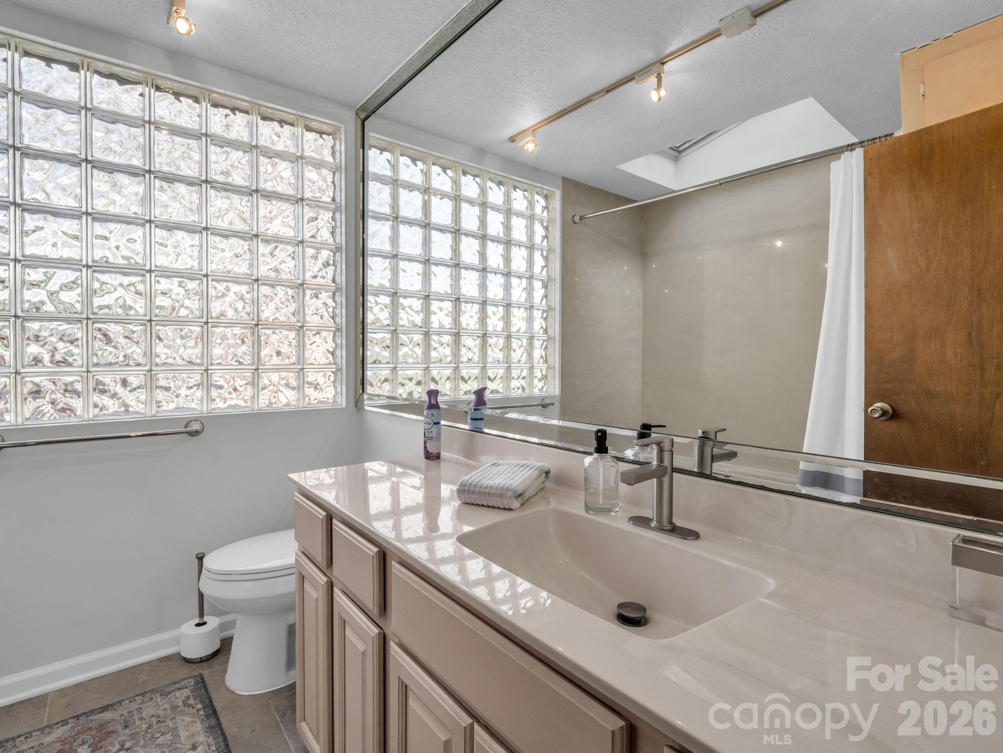 Hall Bathroom - 456 Youngs Mountain Drive, Lake Lure
