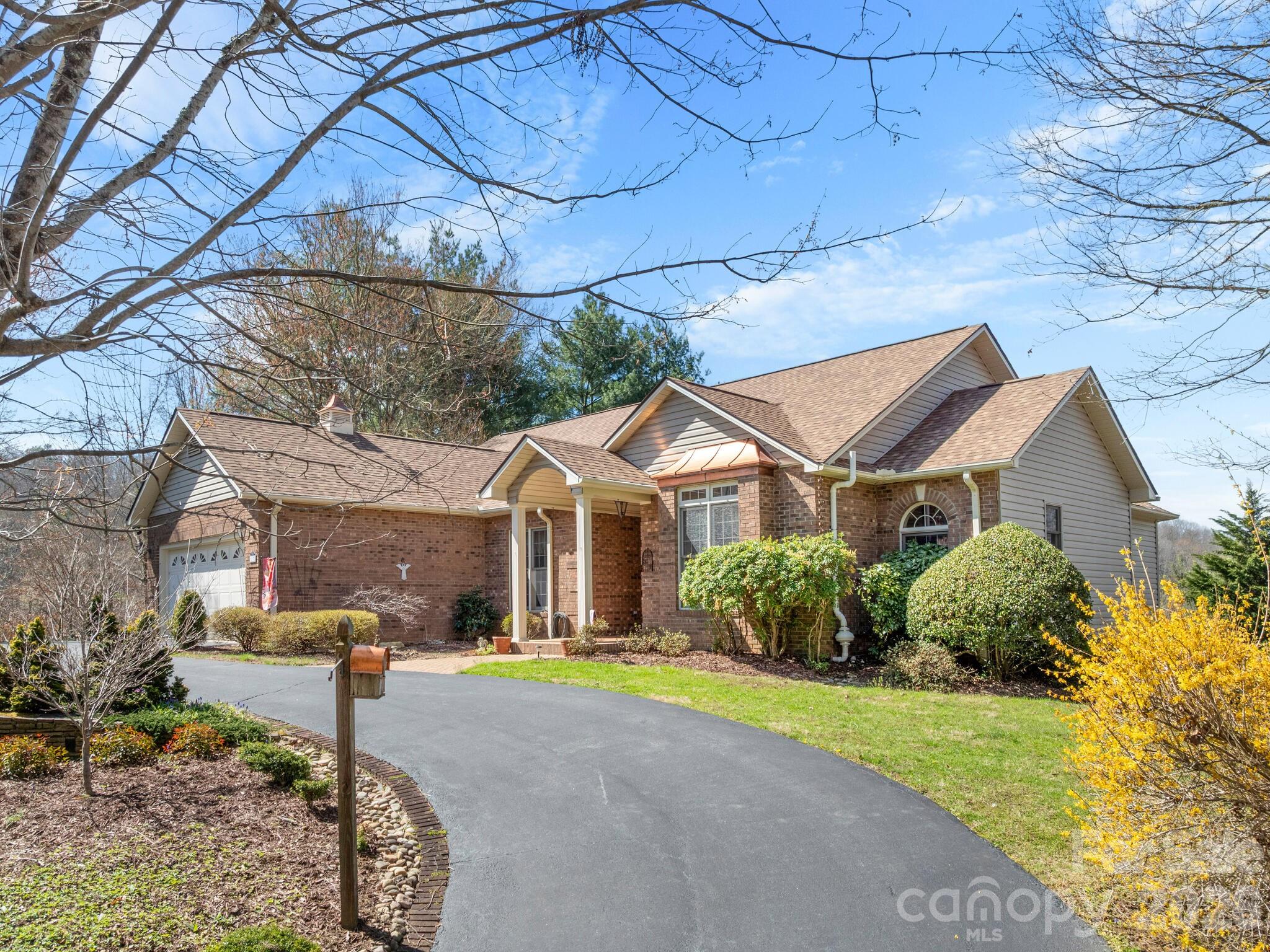 Front Circular Drive Way for Additional Exterior Parking - 17 Ashton Forest Court, Hendersonville