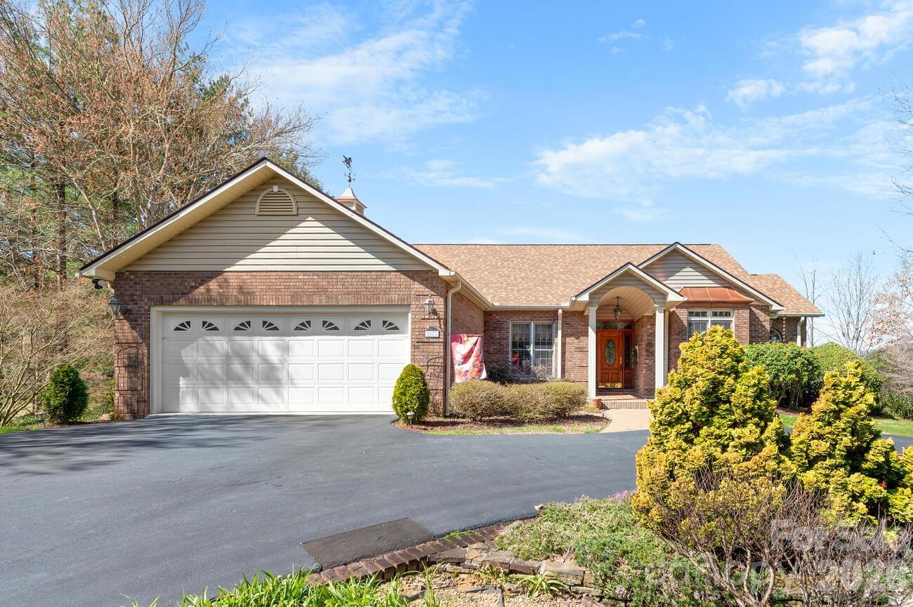 Single Family Residence at 17 Ashton Forest Court, Hendersonville, photo 48 of 49