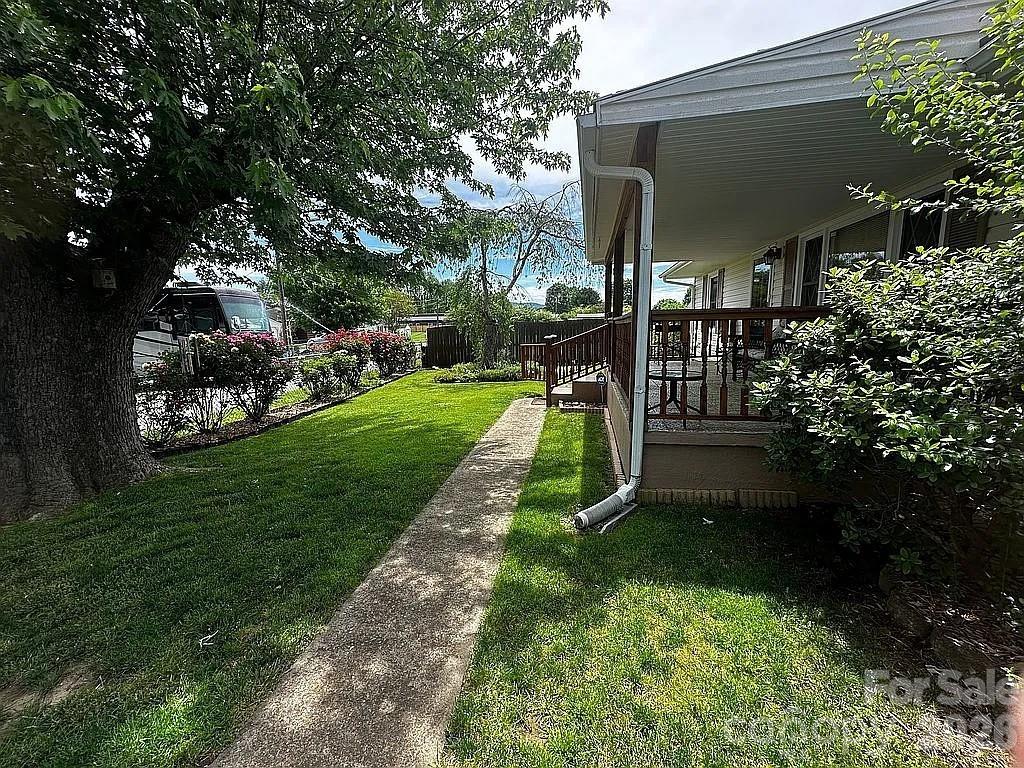Level Fenced Front Yard - 34 Sunset Drive, Brevard