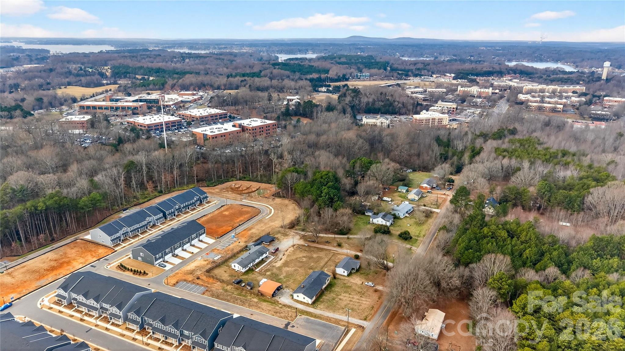 Single Family Residence at 169 Crossrail Road, Mooresville, photo 4 of 17