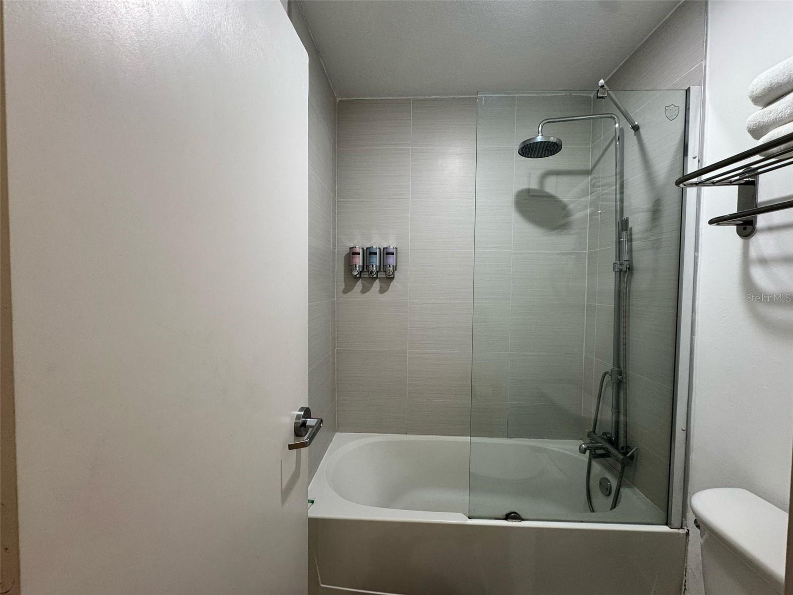 Condo - Hotel at 5245 W IRLO BRONSON MEMORIAL HWY #210, KISSIMMEE, photo 9 of 18