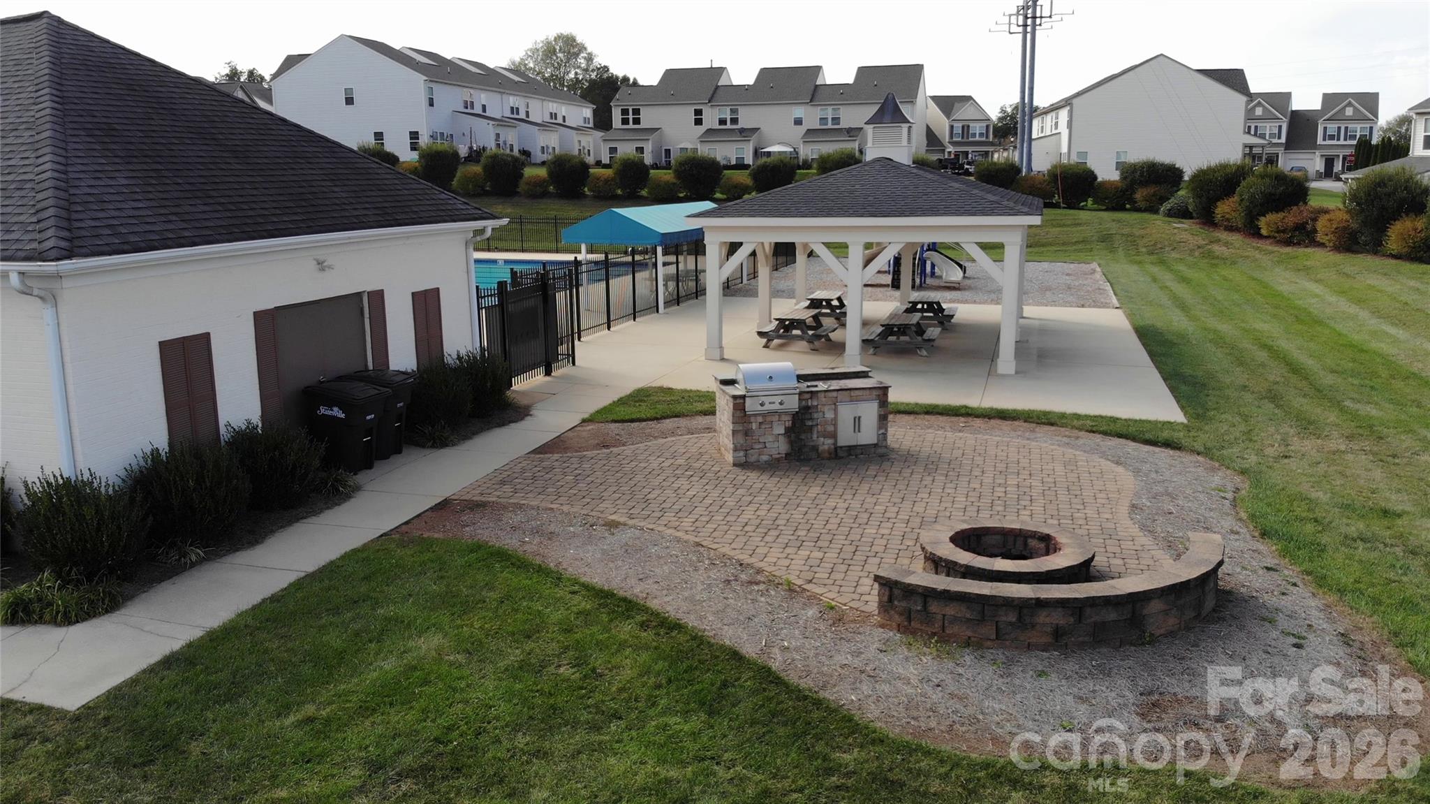 Community firepit please see remarks for details - 118 Margo Lane, Statesville