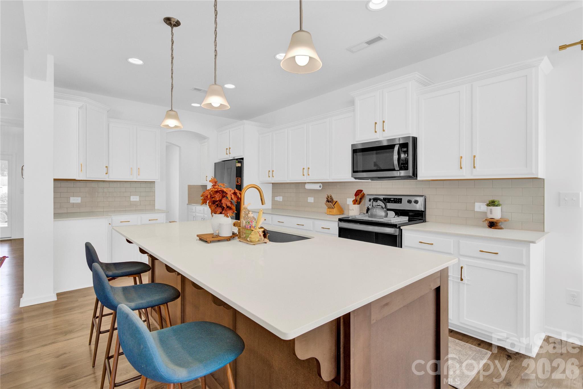 Kitchen Island - 3153 Pinehills Way, Mount Holly