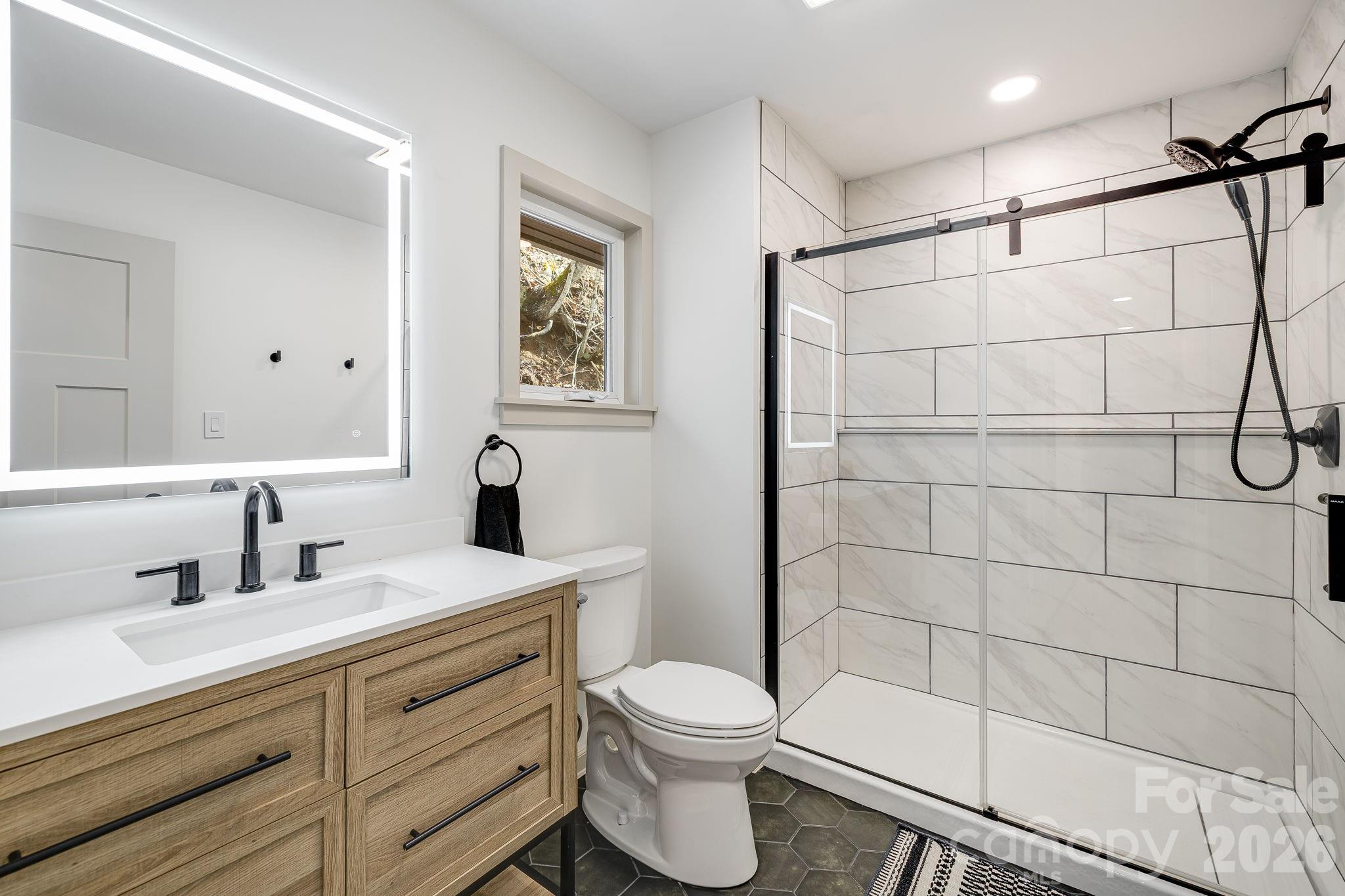 Primary Private Bathroom - 1065 Oak Ridge Lane, Mars Hill